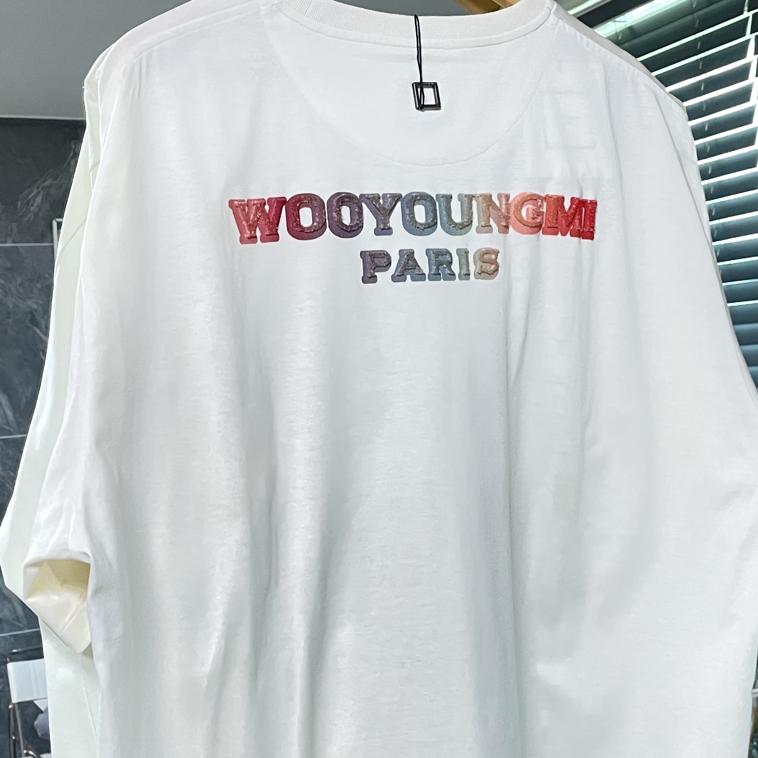 Wooyoungmi Fuzzy Back Logo T-Shirt Ivory - 22FW, Stussy x Martine Rose Collage Pigment Dyed T-Shirt Black 착용 스타일 - 3