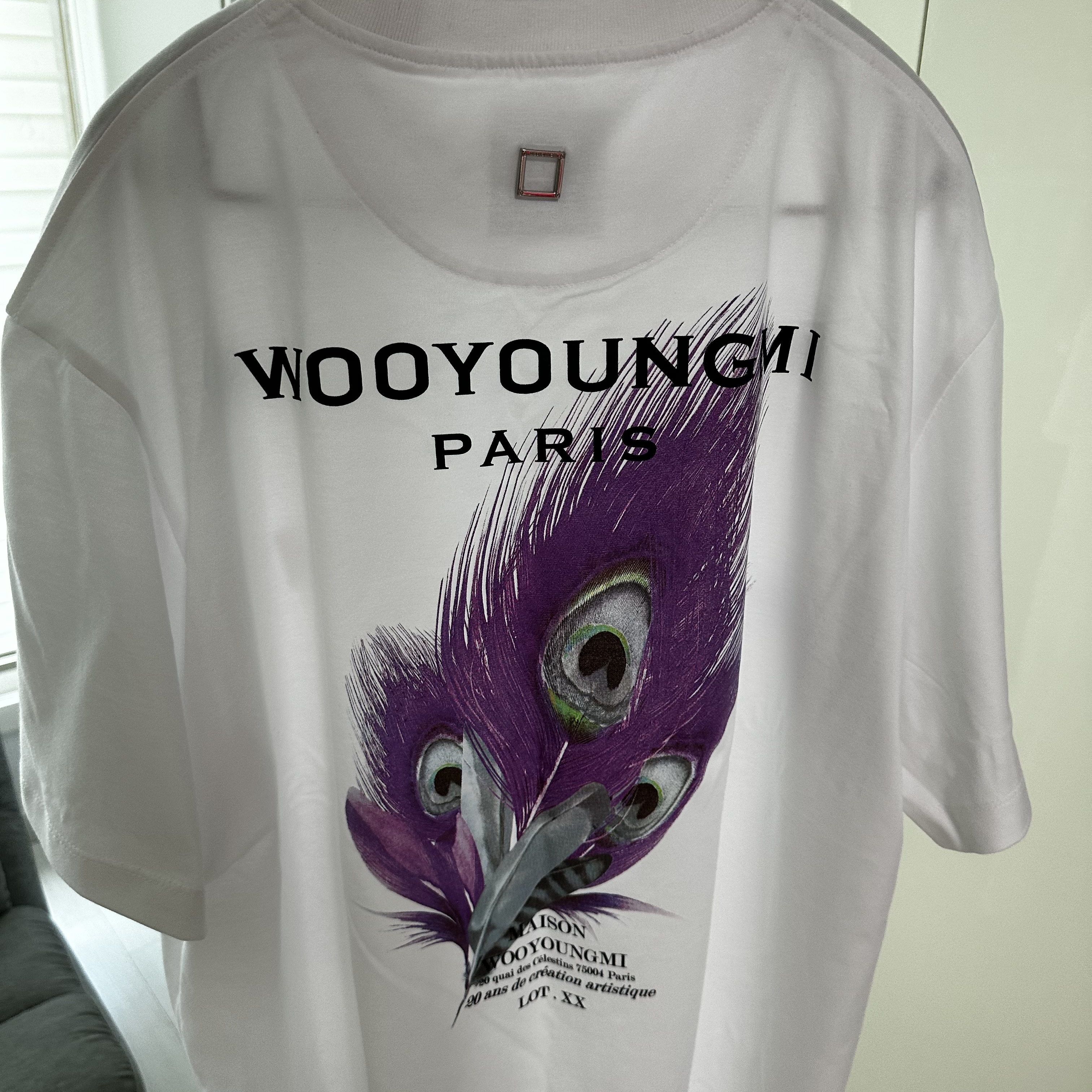 Wooyoungmi Feather Back Logo T-Shirt White - 23SS 착용 스타일 - 1