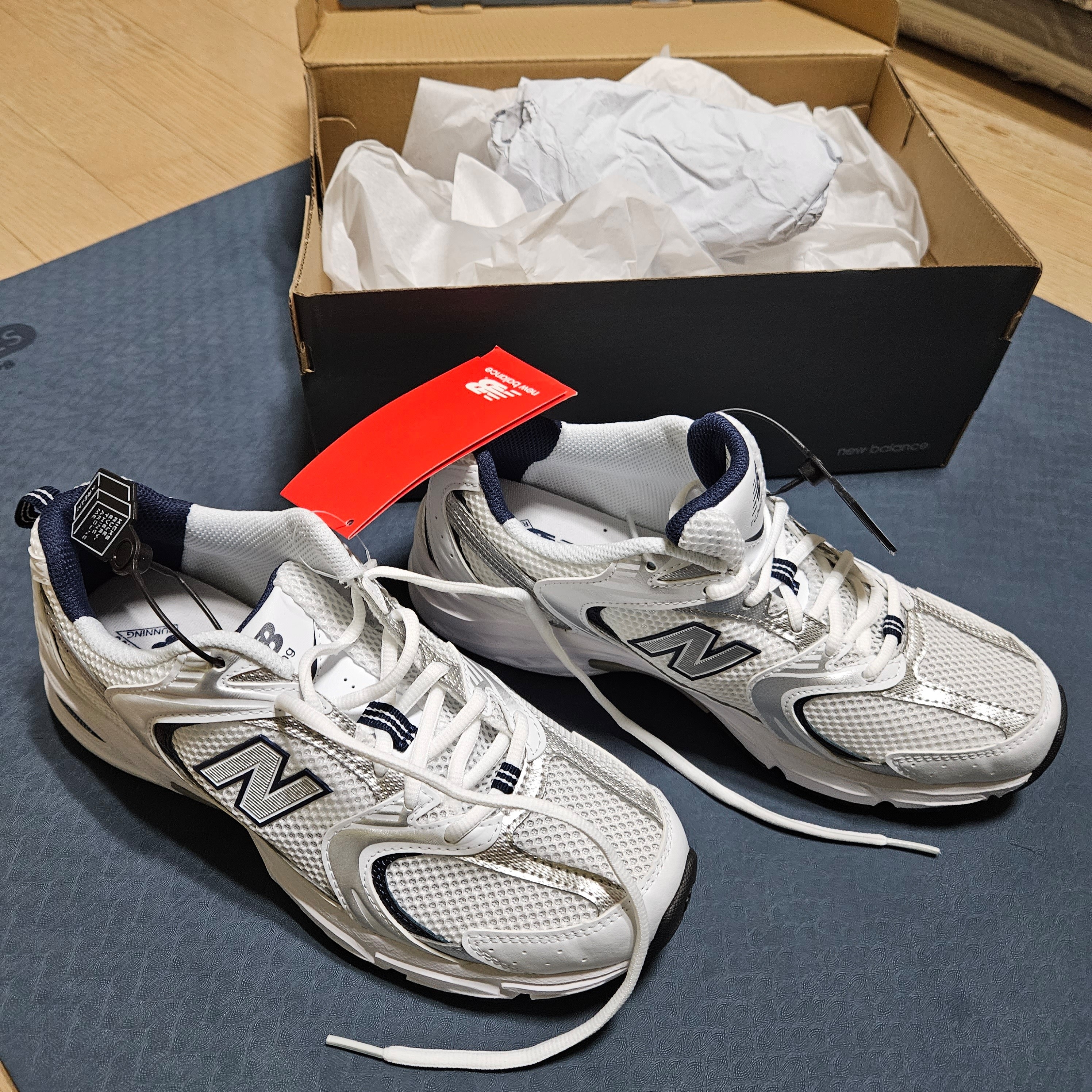 New Balance 530 White 착용 스타일