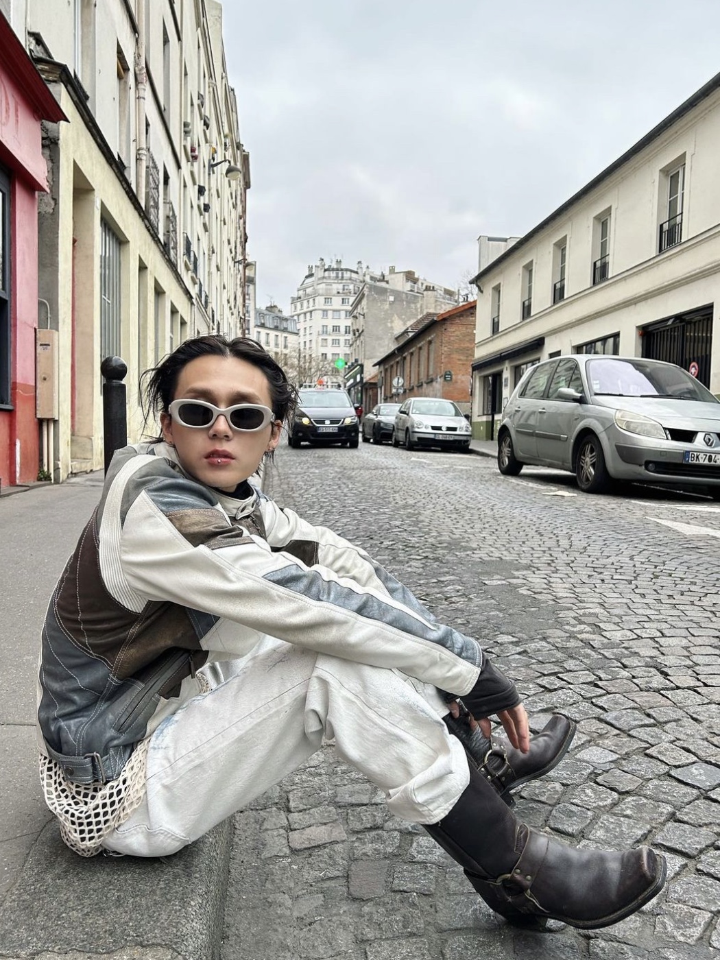 Gentle Monster x Maison Margiela MM004 Grey Black 착용 스타일 - 2