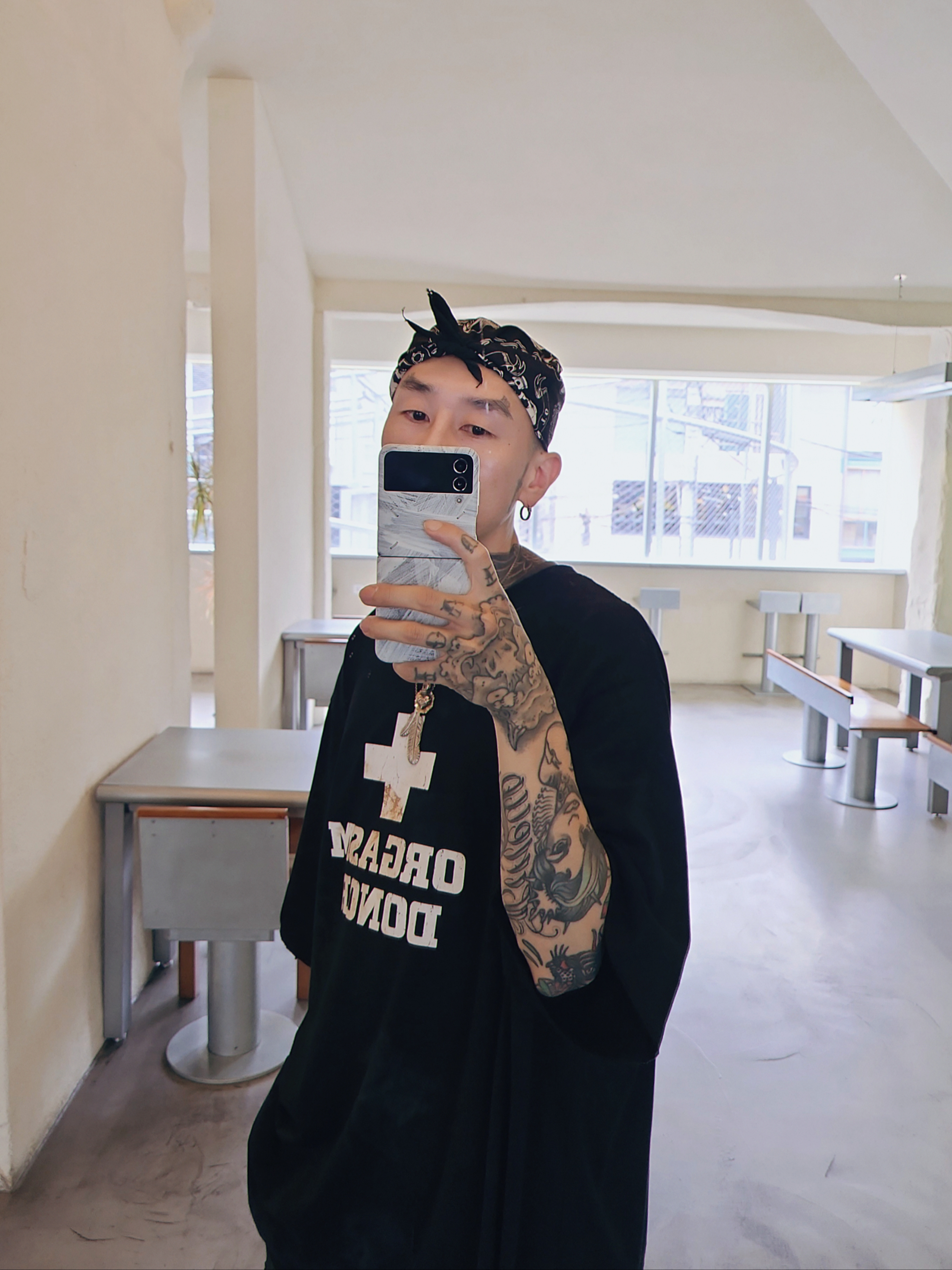 Project G/R Orgasm Donor T-Shirt Dirty Black, Undermycar Puke Rough Oil Coating Wide Cargo Pants Oil Black - 23SS 착용 스타일 - 1
