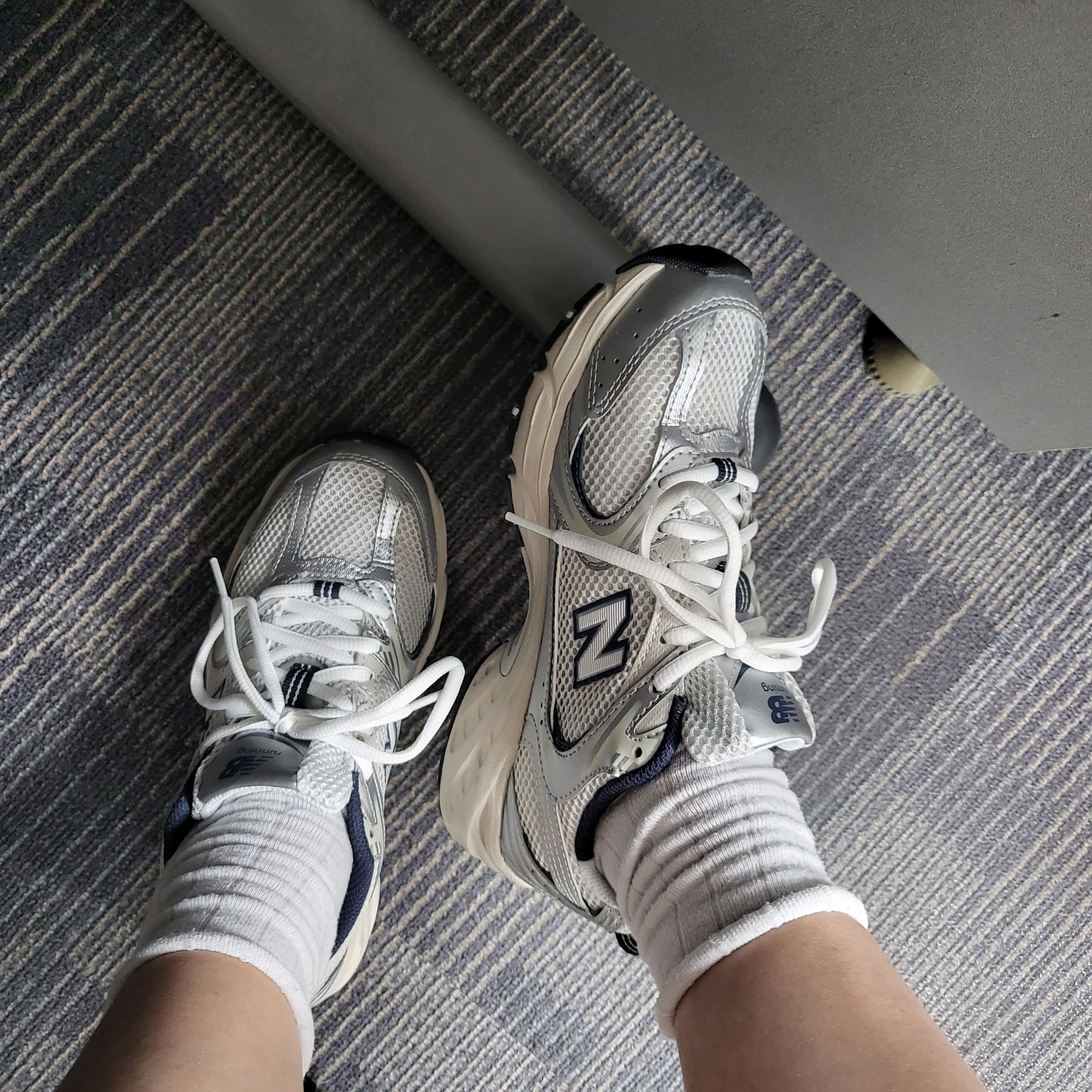 New Balance 530 Steel Grey 착용 스타일