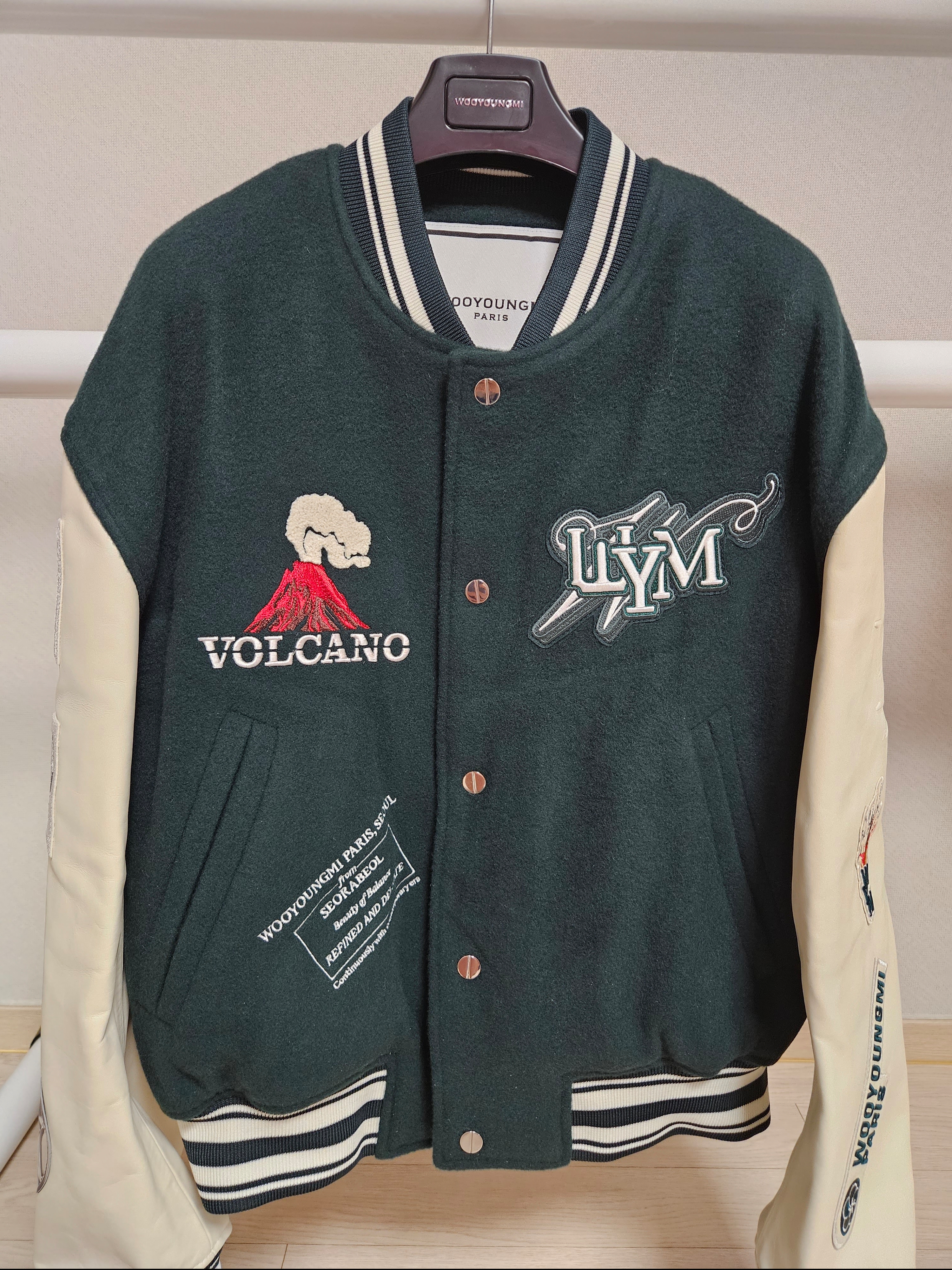 Wooyoungmi Flower Print Back Logo T-Shirt Ivory - 23SS, Wooyoungmi Volcano Varsity Jacket Green - 23FW 착용 스타일 - 4