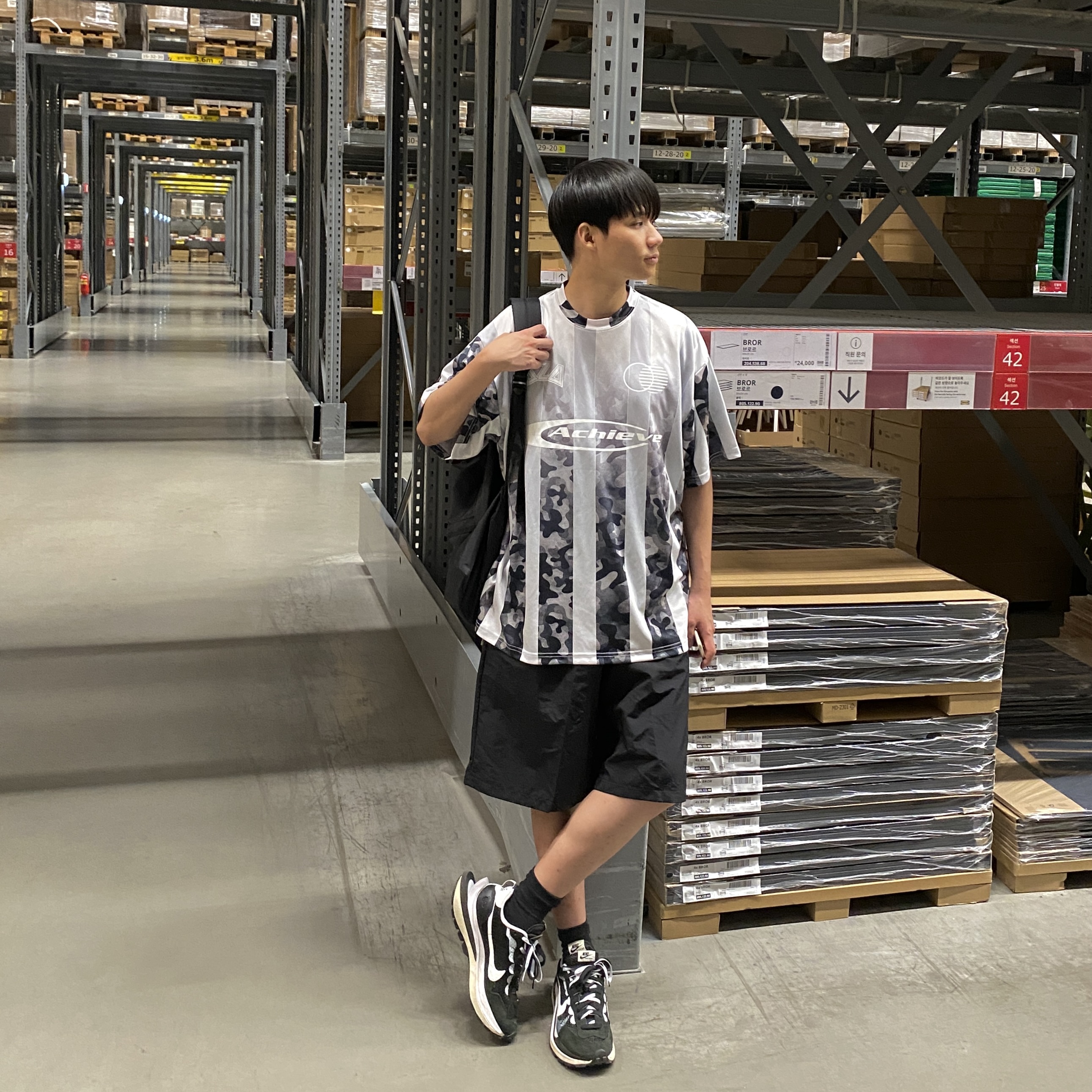 Nike x Sacai VaporWaffle Black White, CDG Backpack Black 착용 스타일 - 1