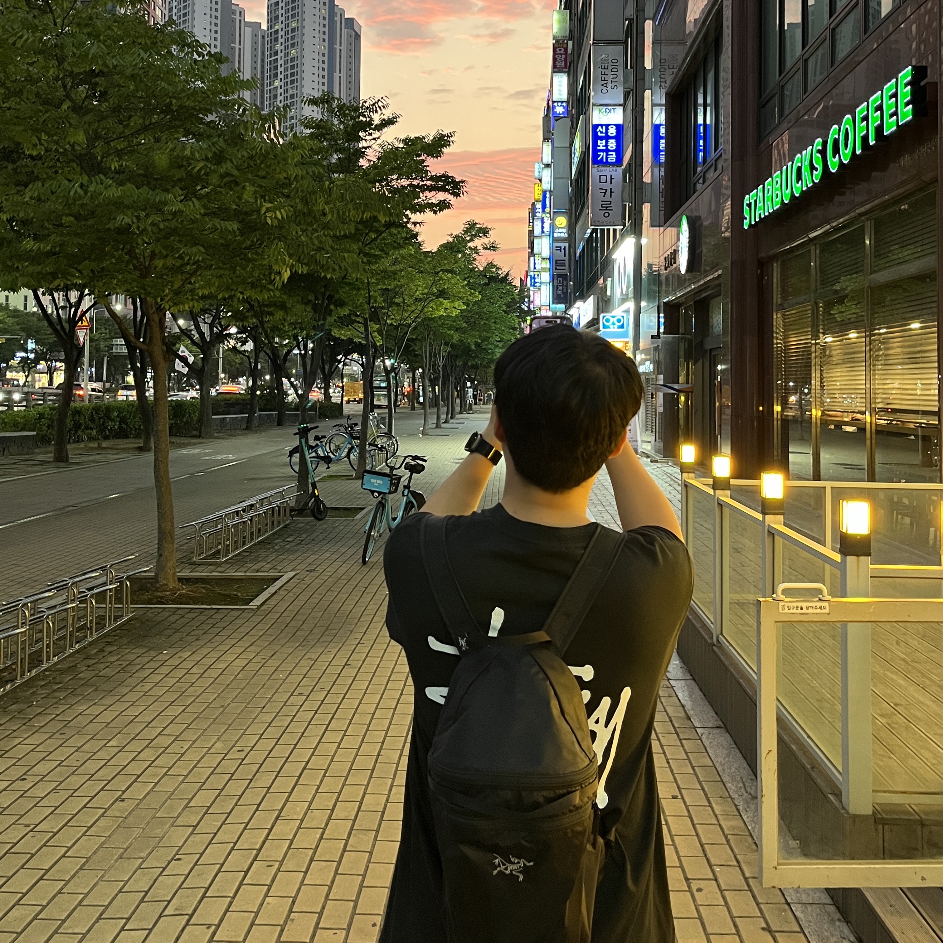 Arc'teryx Heliad 15 Backpack Black, Stussy Basic Stussy Pigment Dyed T-Shirt Black 2022 착용 스타일