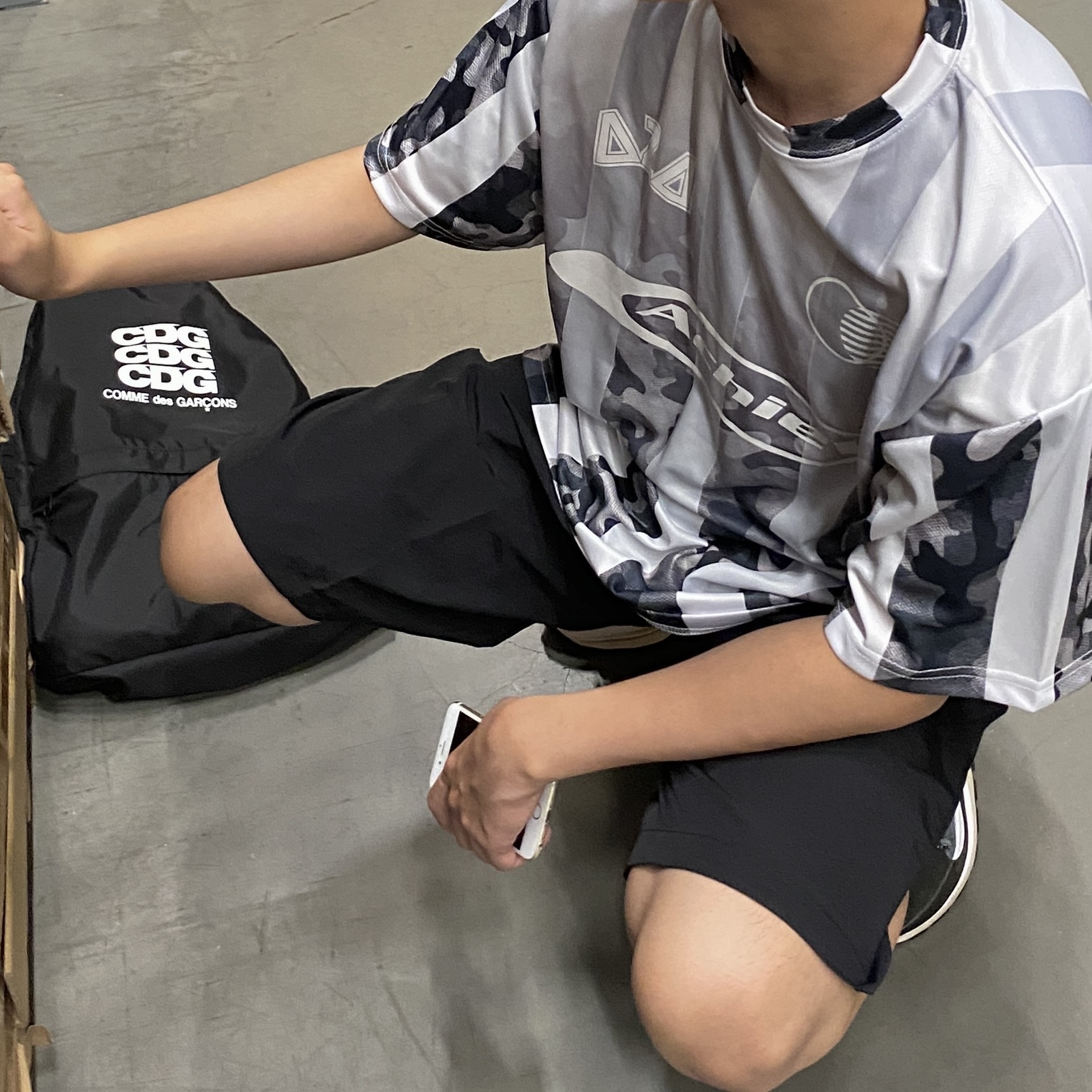 Nike x Sacai VaporWaffle Black White, CDG Backpack Black 착용 스타일 - 4