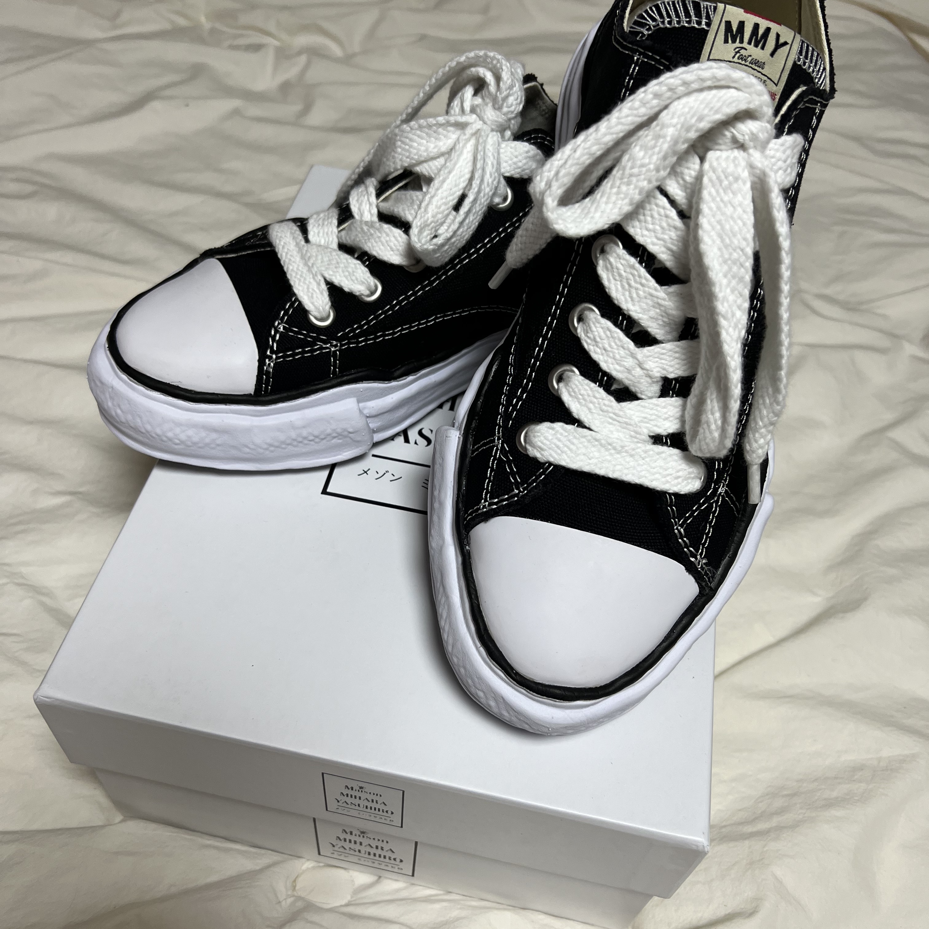 Maison Mihara Yasuhiro Peterson OG Sole Canvas Low Sneakers Black 착용 스타일