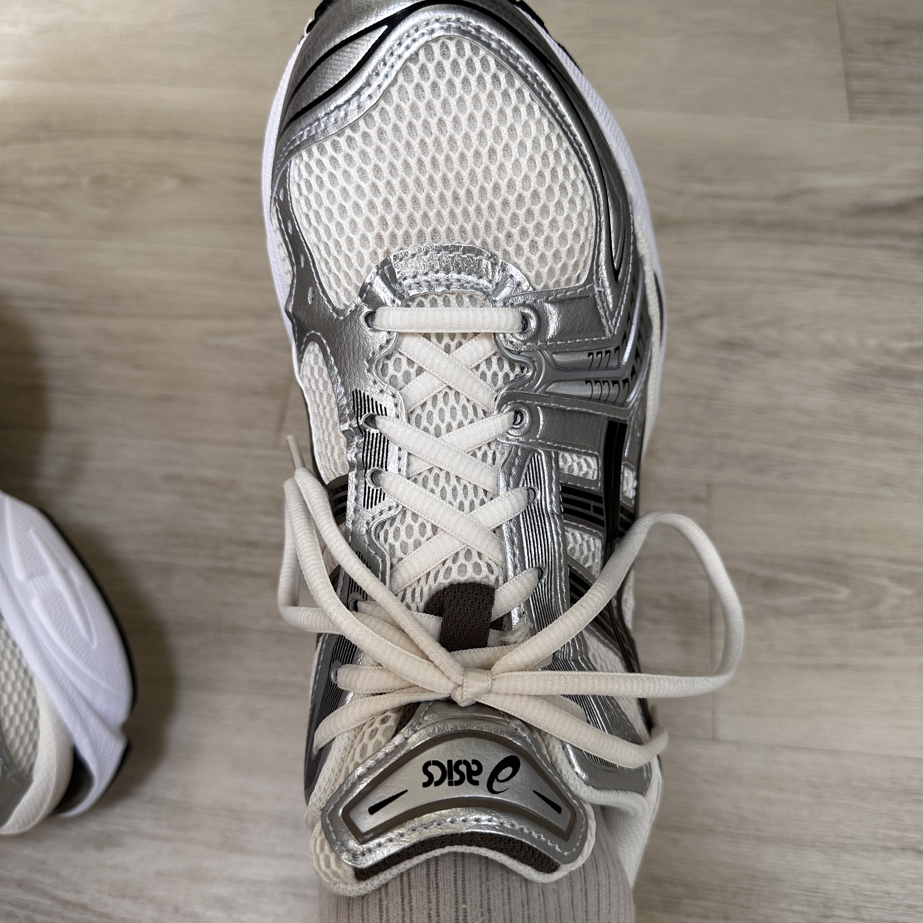 Asics Gel-Kayano 14 Cream Black 착용 스타일 - 3