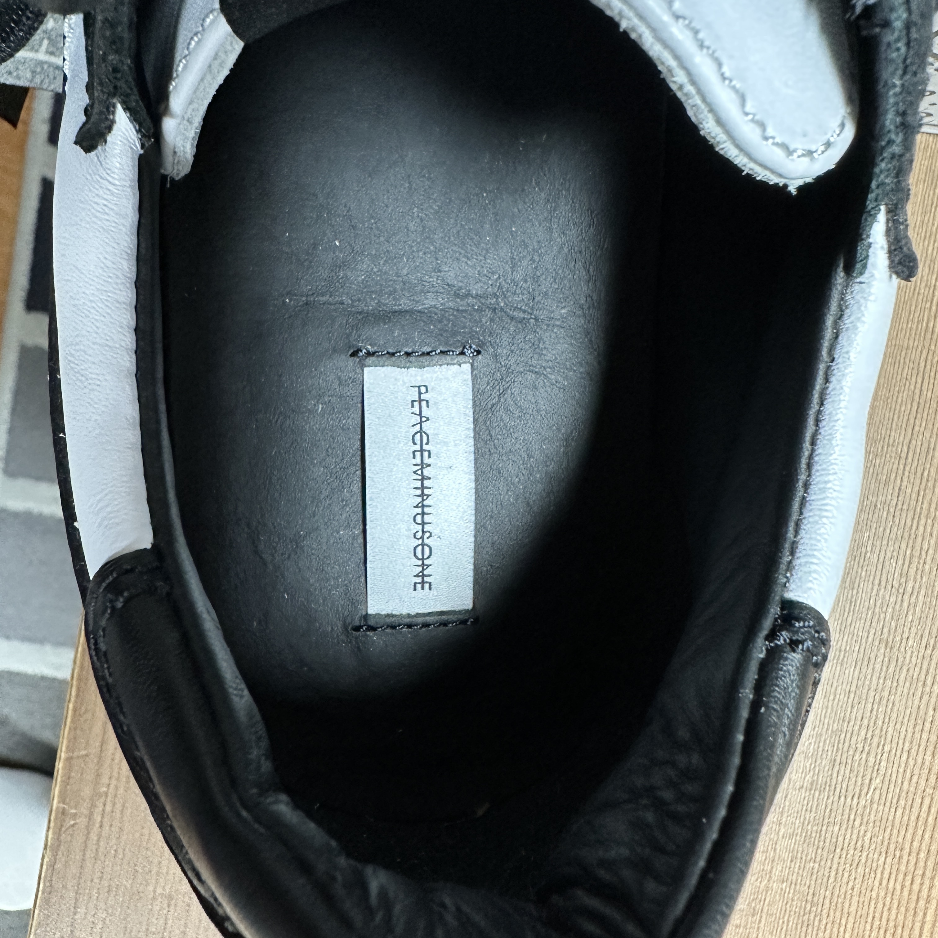 Nike x Peaceminusone Kwondo1 Black and White 착용 스타일 - 5