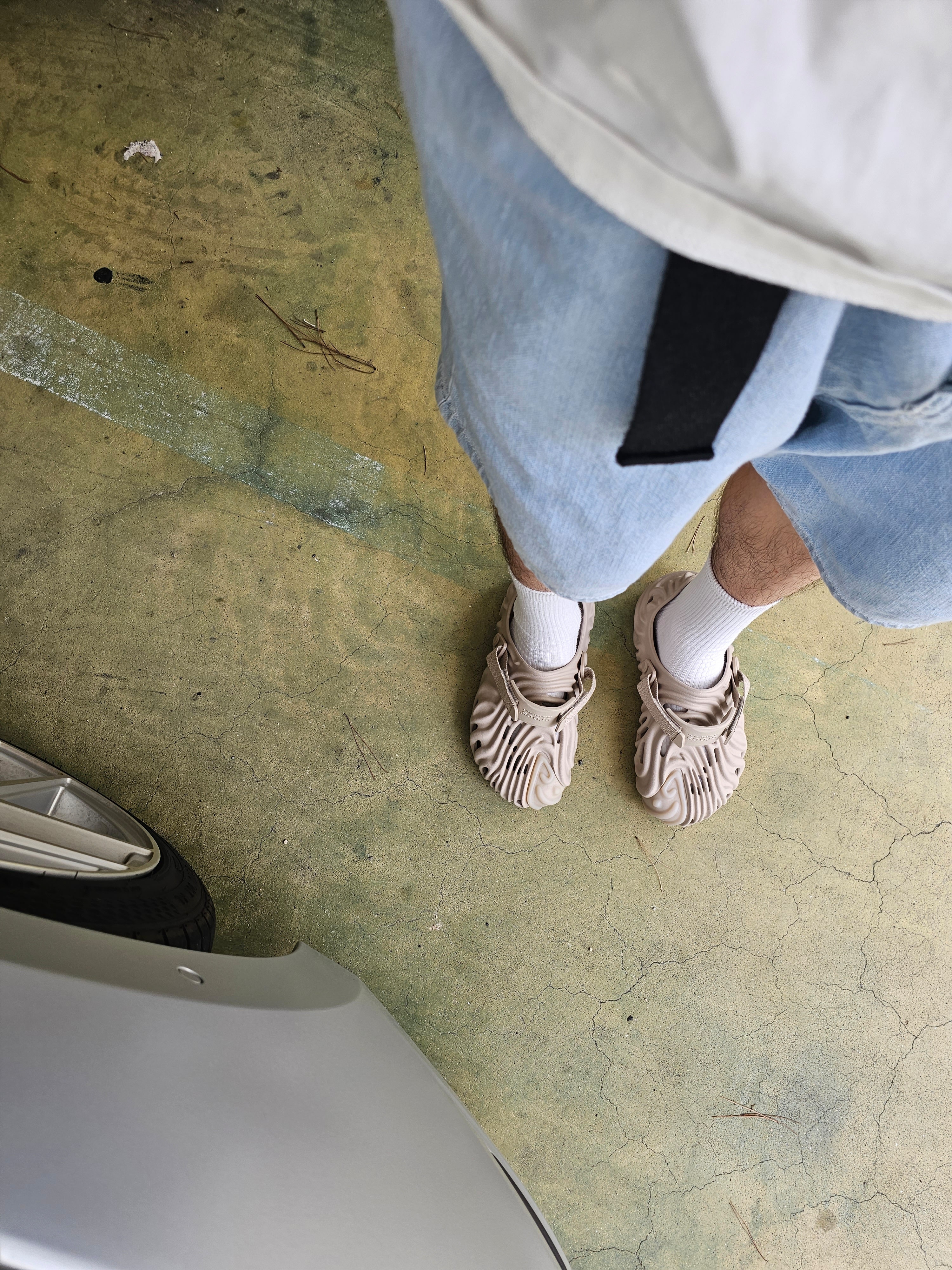 Crocs x Salehe Bembury Pollex Clog Horchata 착용 스타일