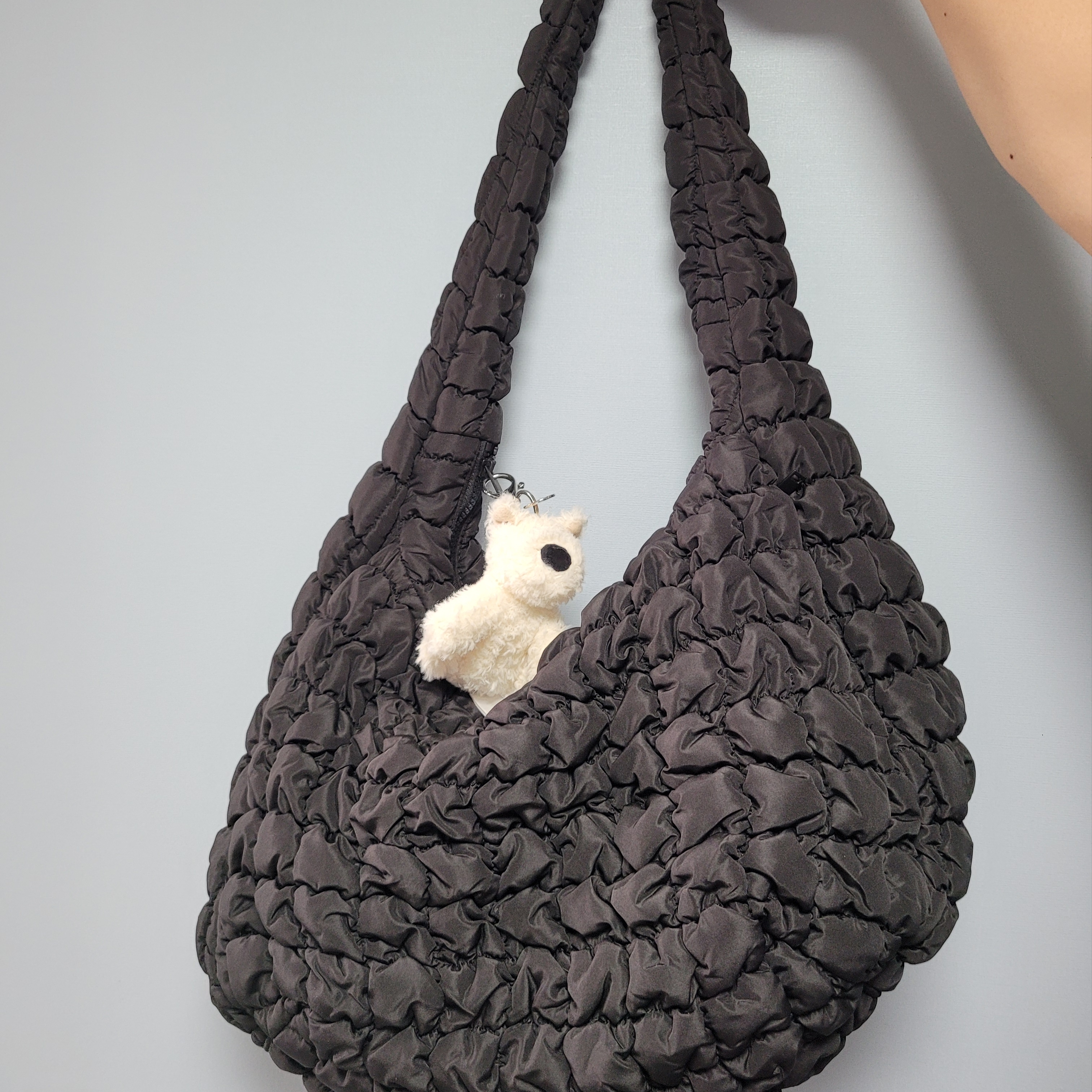 Jellycat Munro Scottie Dog Bag Charm Cream 착용 스타일