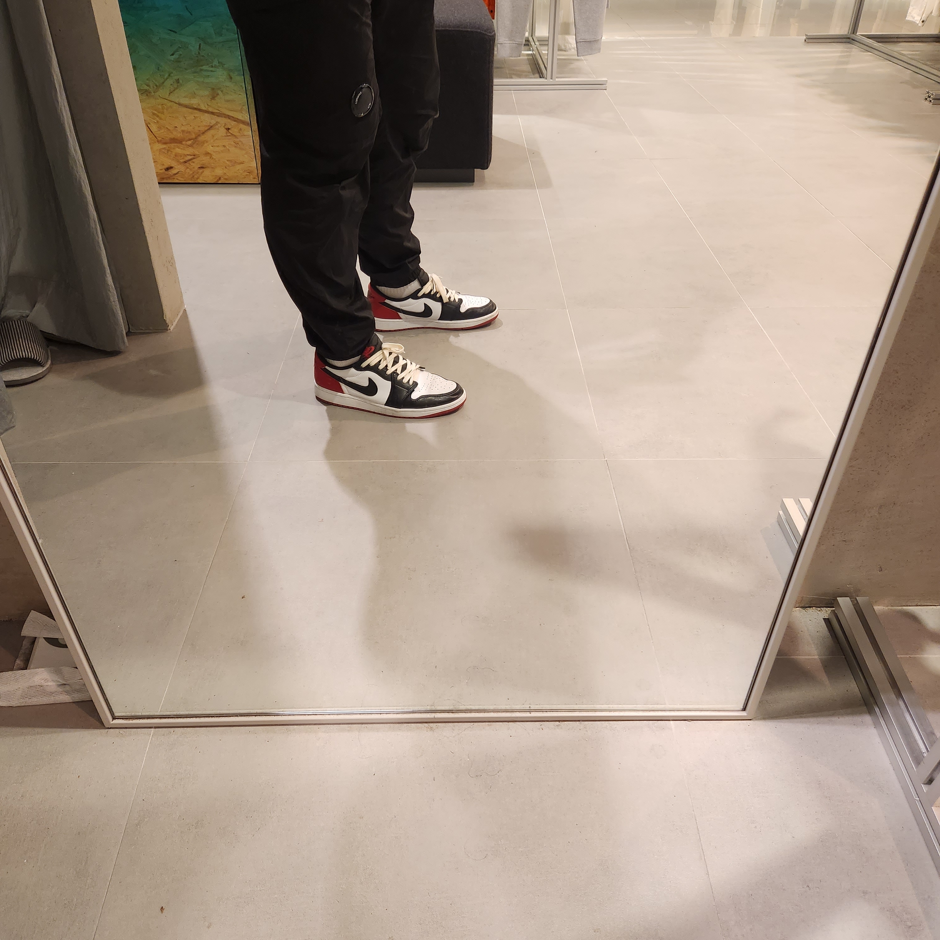 Jordan 1 Retro Low OG Black Toe 착용 스타일 - 1