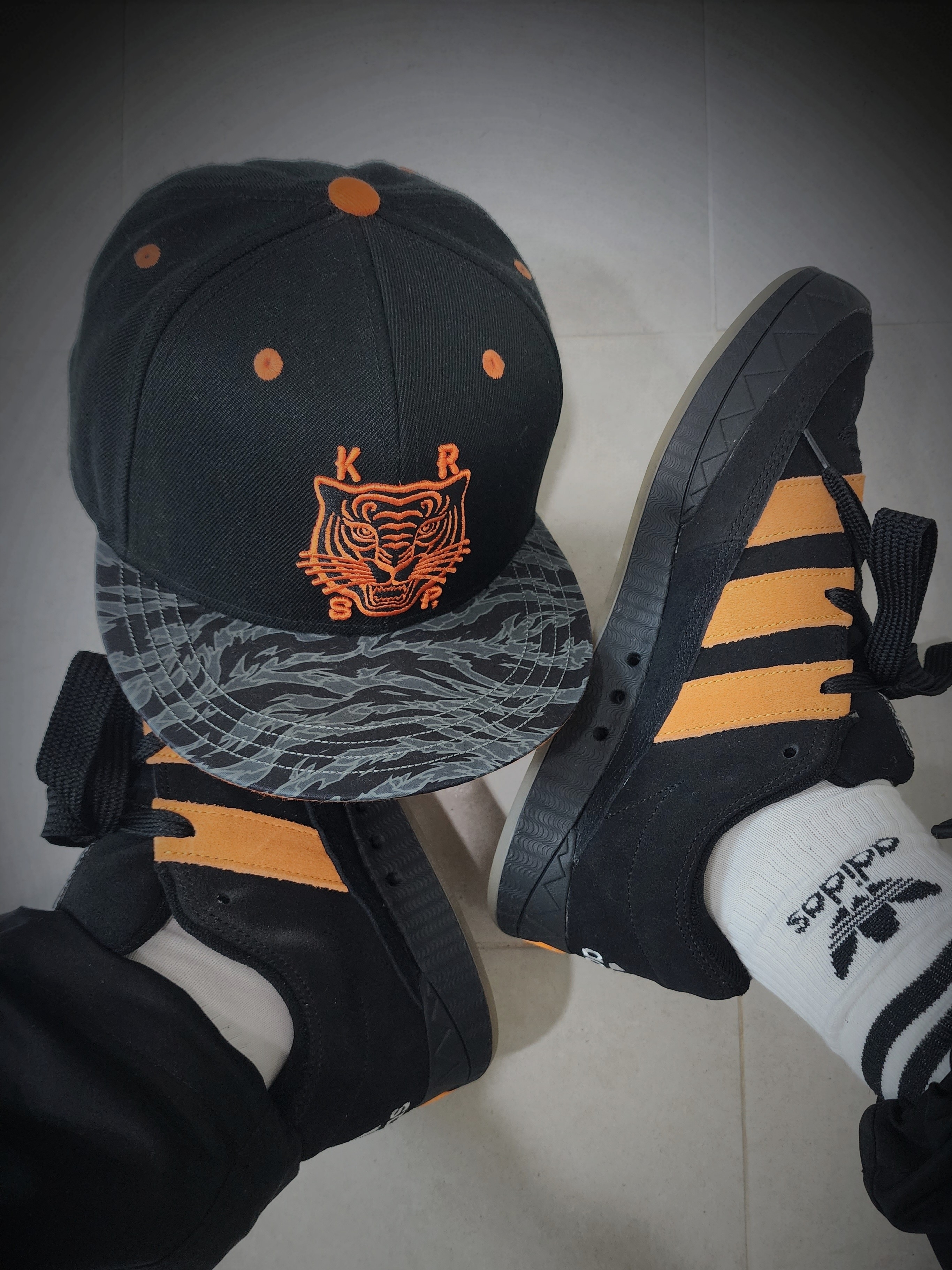 Adidas x Jamal Smith Adimatic Black Orange Rush, Palace Mesh Pocket Shell Pants Black - 21SS 착용 스타일 - 2