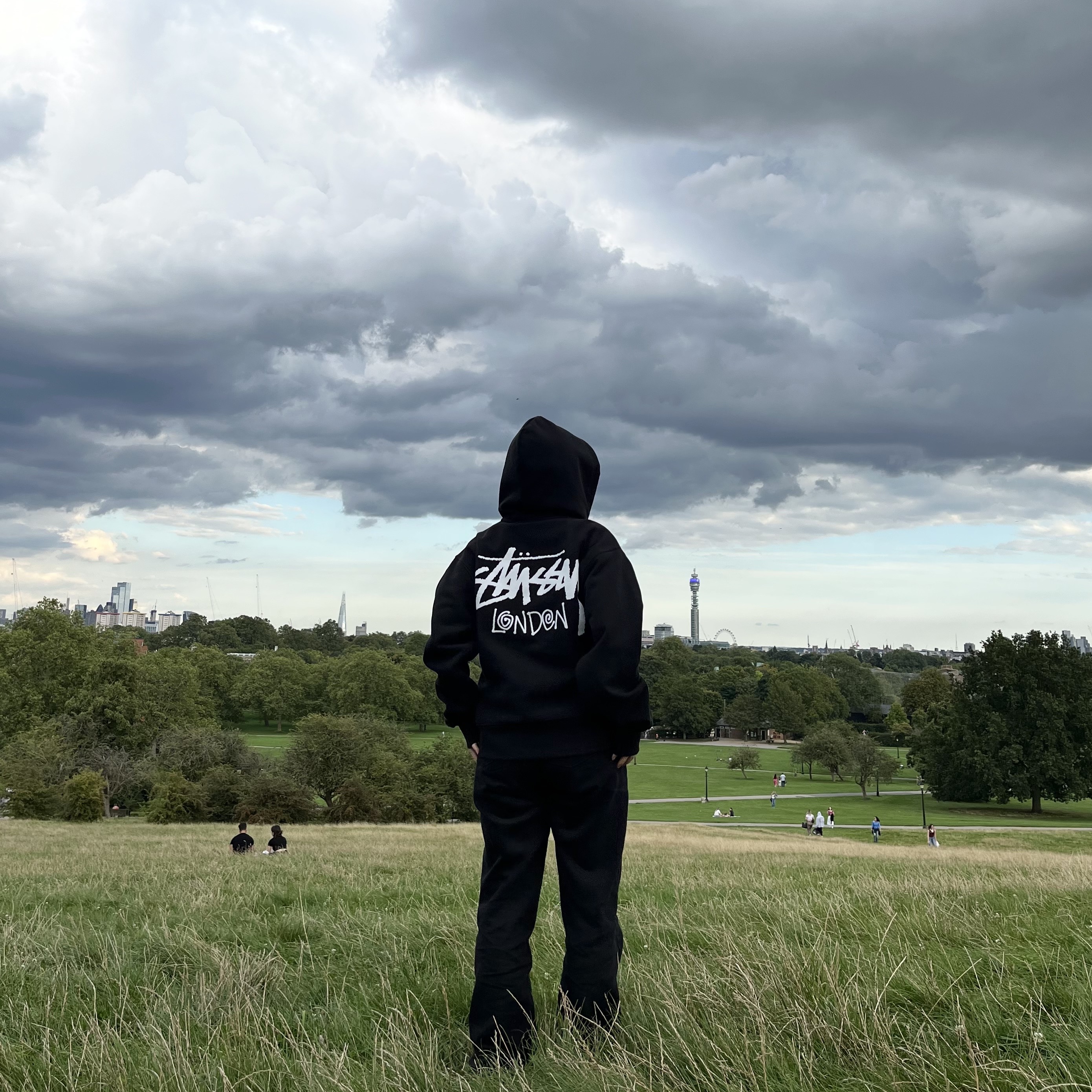 Stussy Stock London Zip Hoodie Black, Nike x Sacai VaporWaffle Black and Gum 착용 스타일 - 1