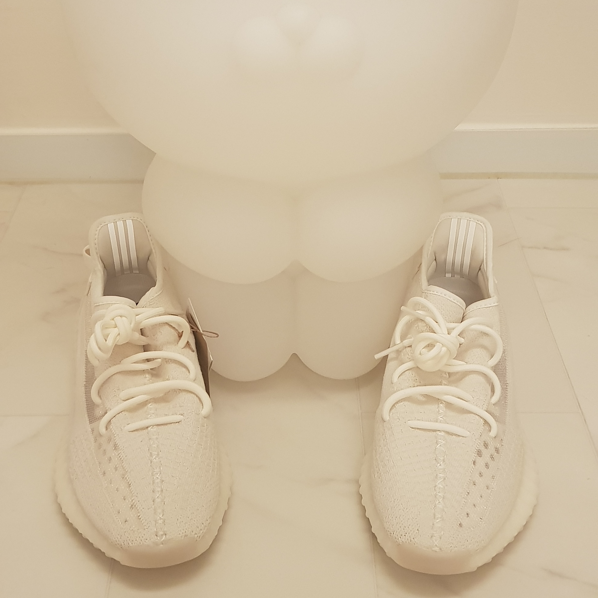 Adidas Yeezy Boost 350 V2 Bone 착용 스타일 - 3