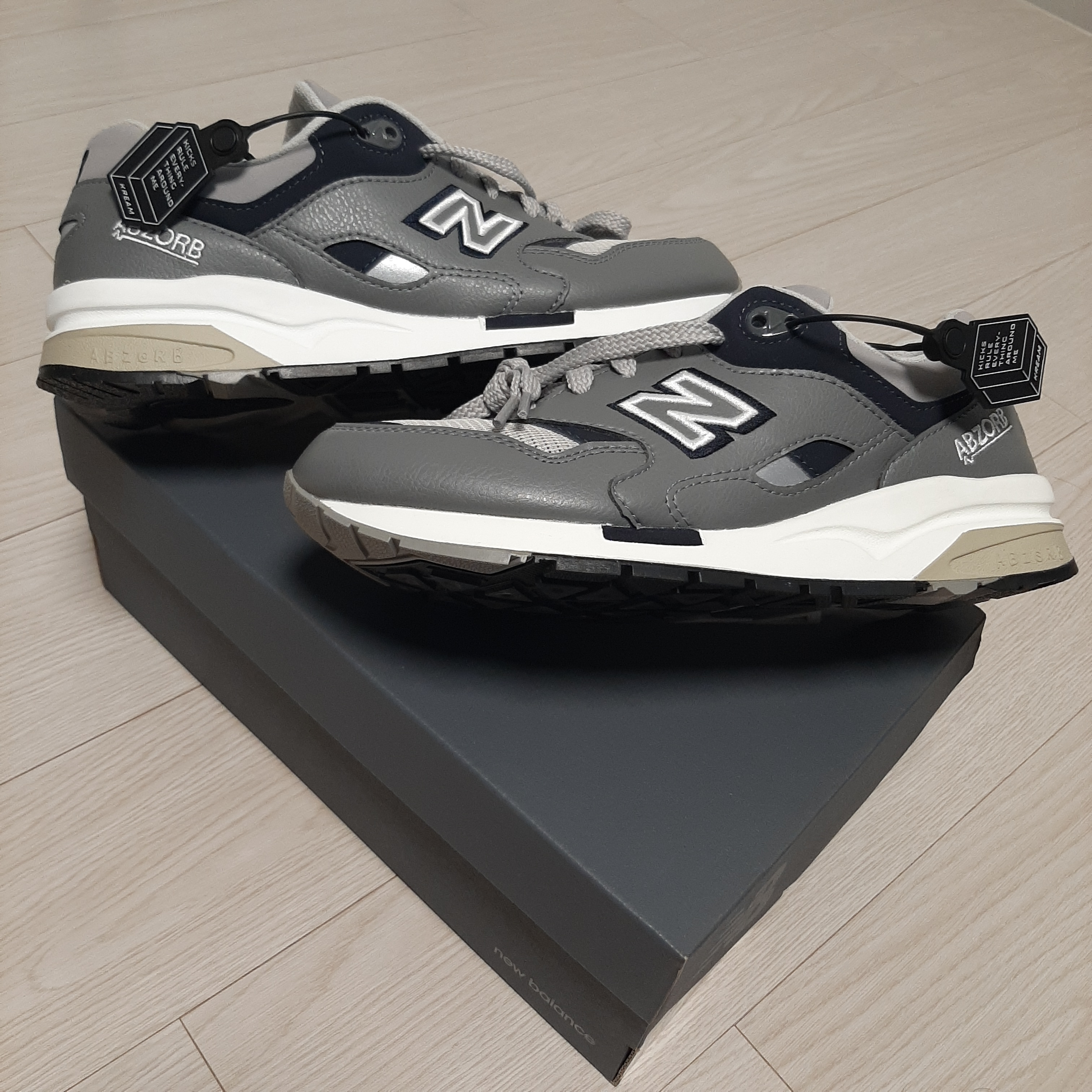 New Balance 1600 Legacy Grey 착용 스타일 - 3