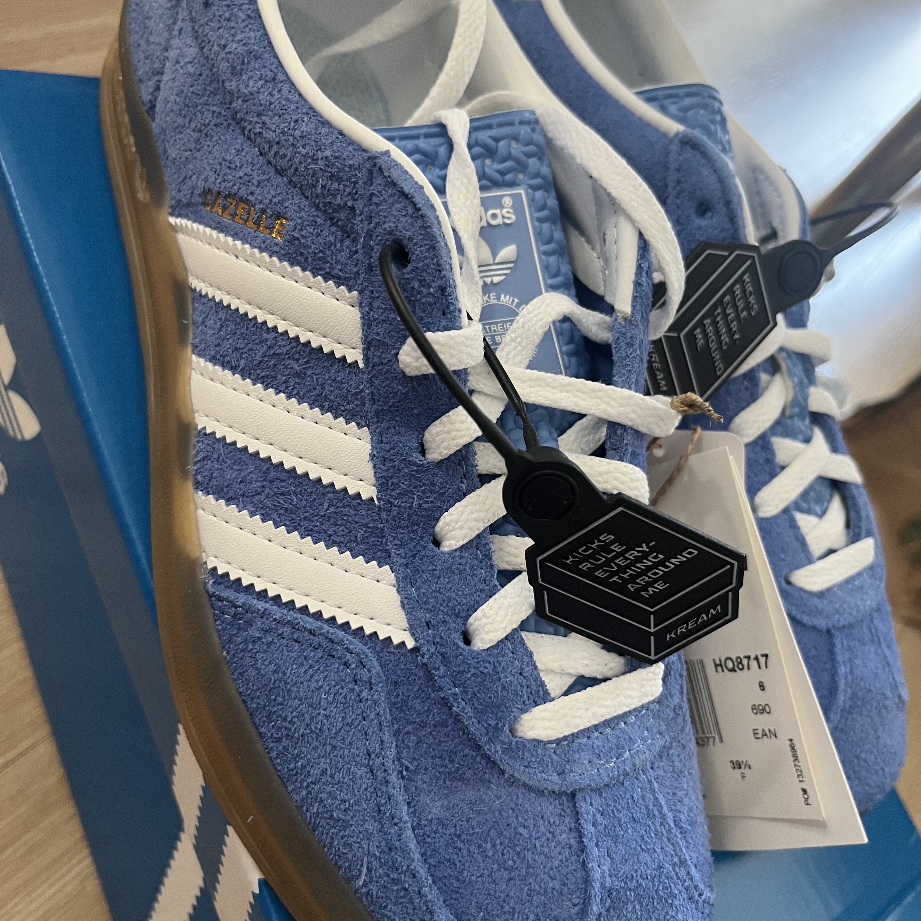 (W) Adidas Gazelle Indoor Blue Fusion Cloud White 착용 스타일