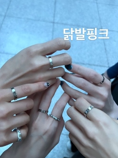 Cartier Love Ring White Gold 착용 스타일 - 1