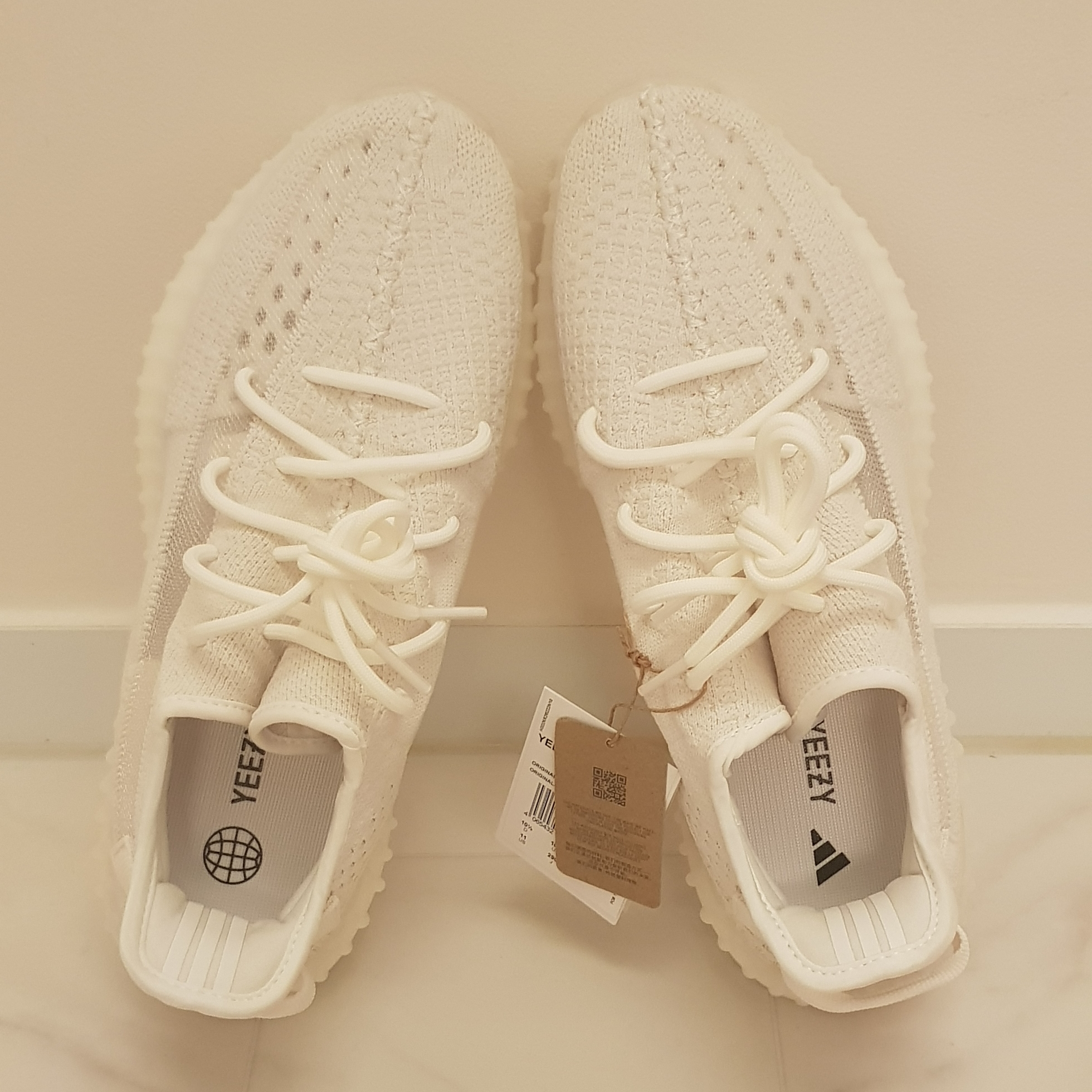 Adidas Yeezy Boost 350 V2 Bone 착용 스타일 - 4