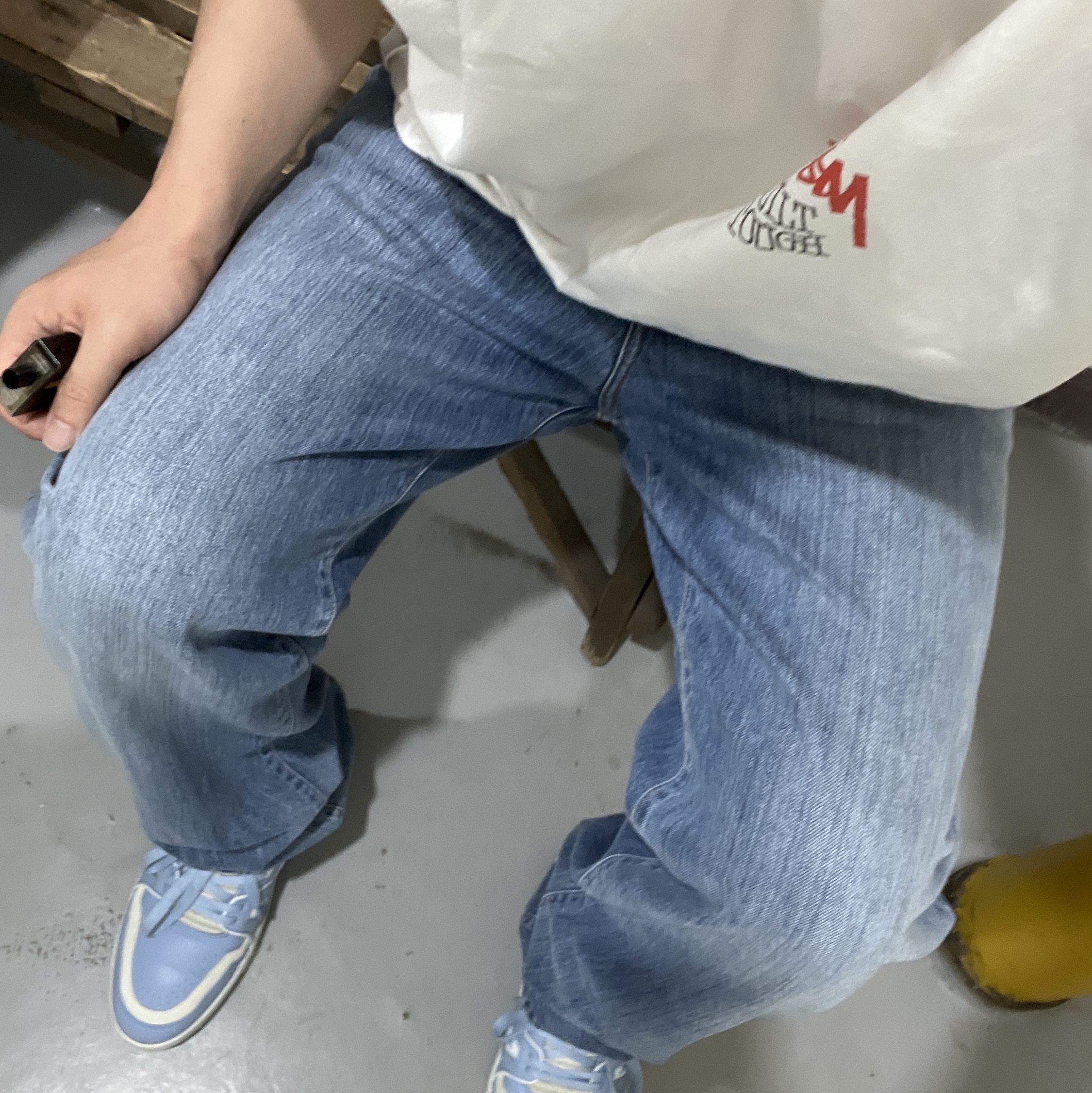 Louis Vuitton LV Trainer Sneakers Marine, Stussy Built Tough T-Shirt White 착용 스타일 - 3