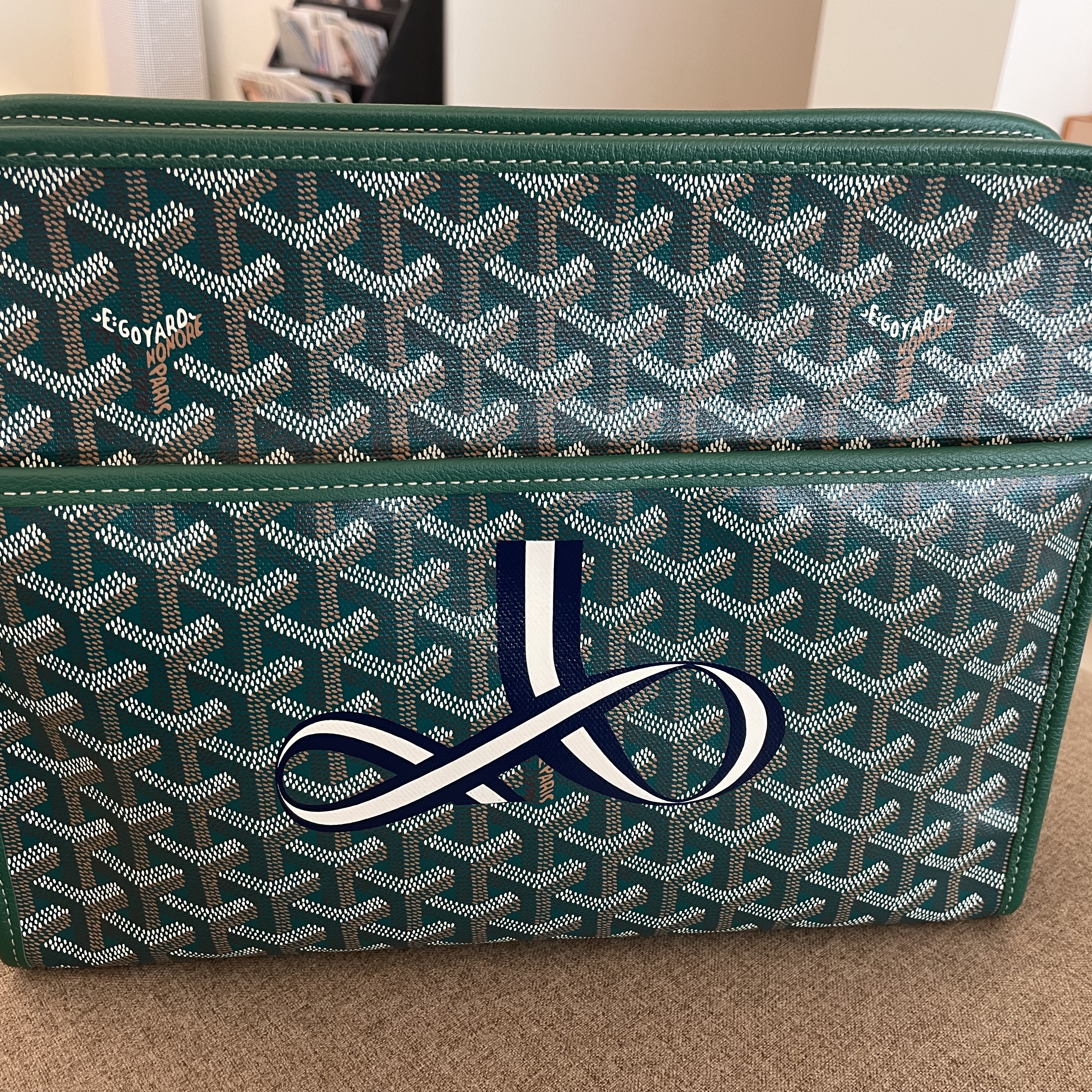 Goyard Jouvence GM Toilet Bag Green 착용 스타일