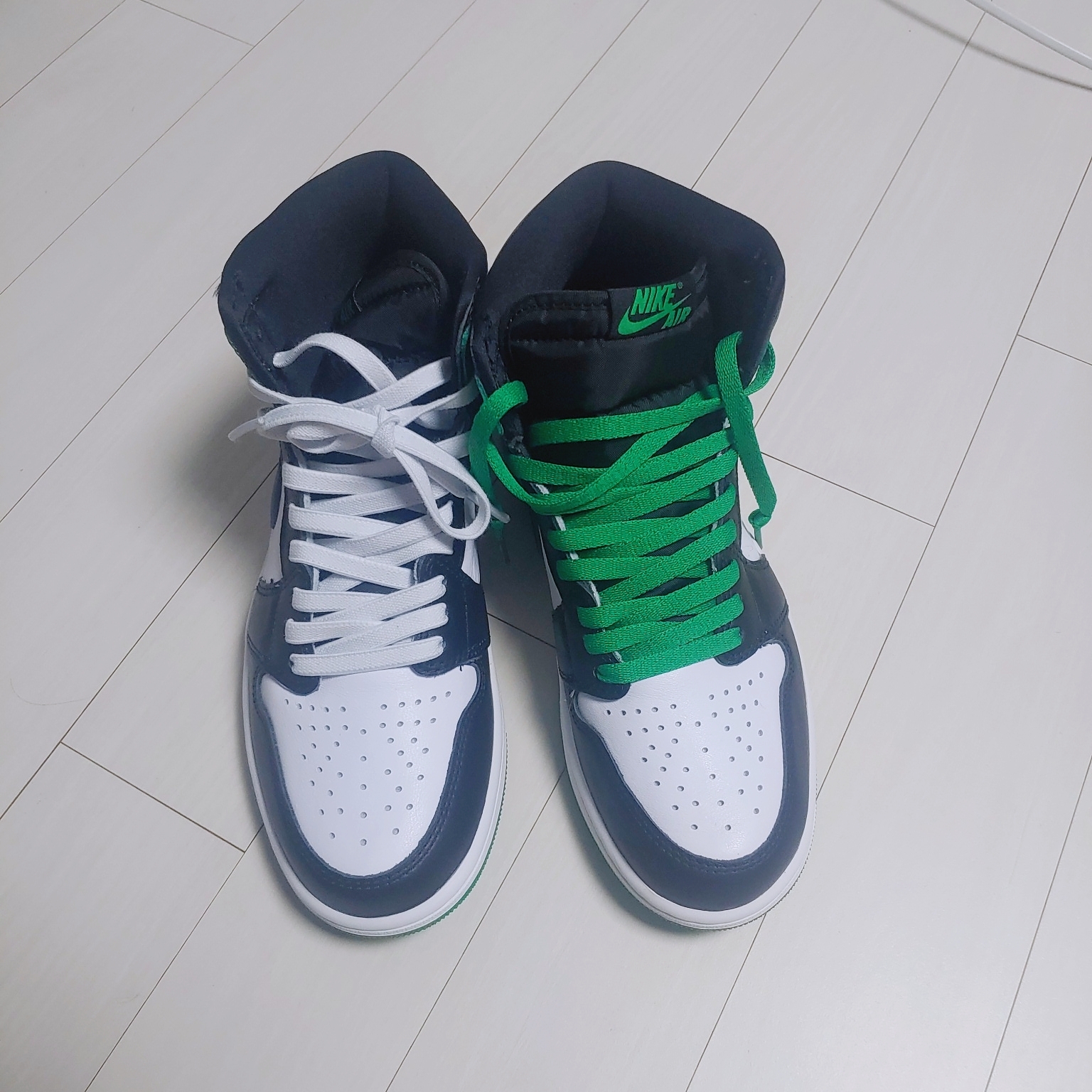 Jordan 1 Retro High OG Black and Lucky Green 착용 스타일 - 1