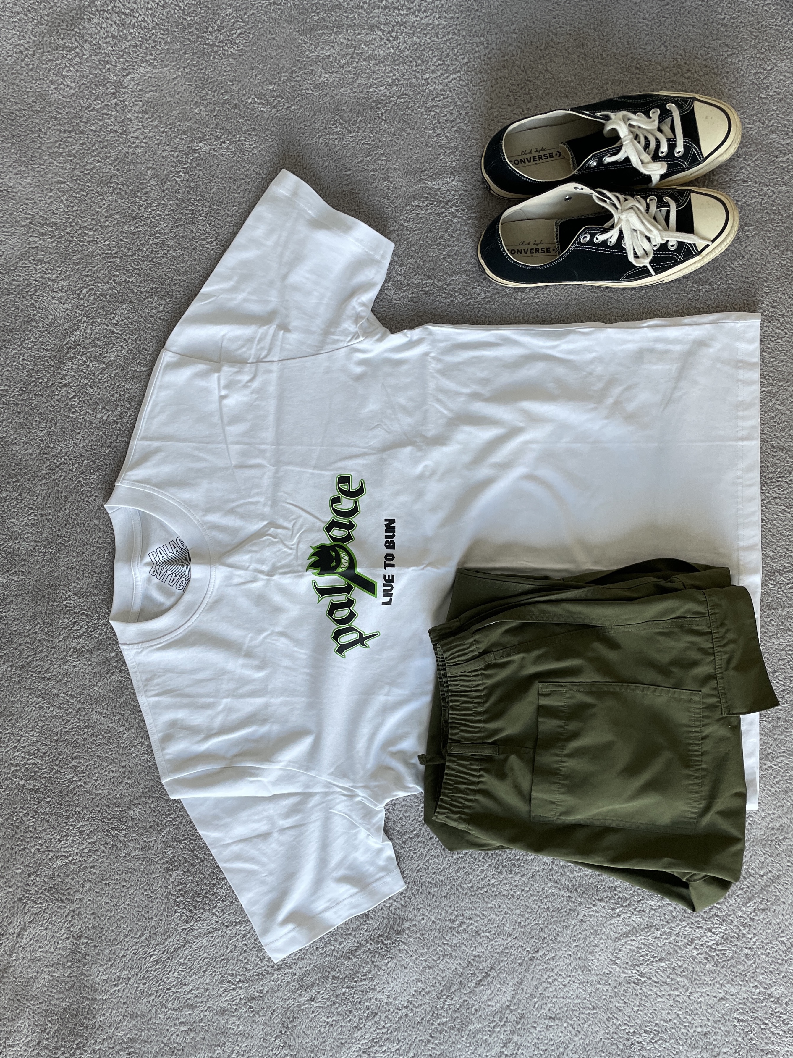 Palace Spitfire P-Head T-Shirt White - 23SS, Converse Chuck 70 Ox Black - Standard 착용 스타일 - 3
