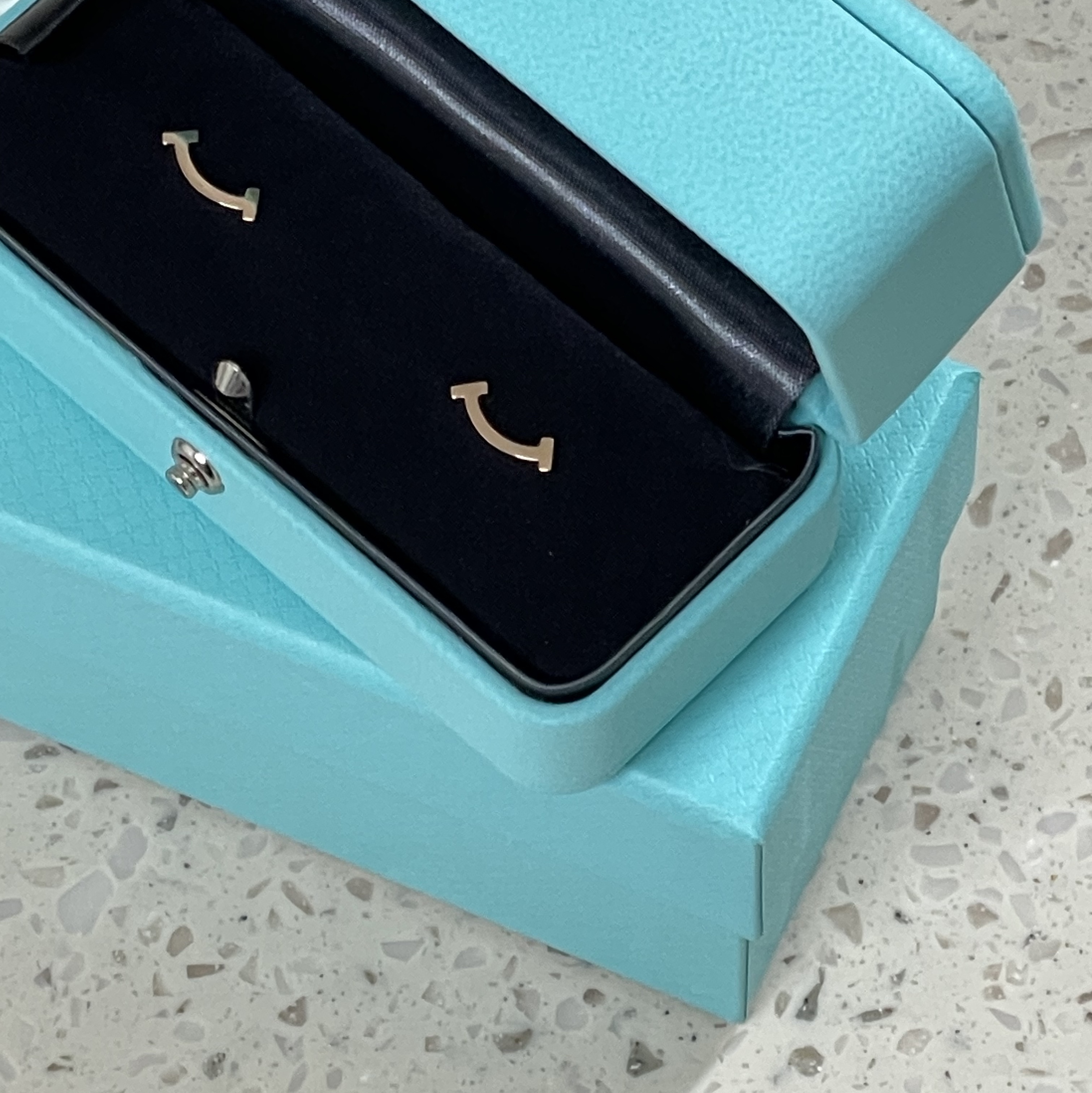Tiffany & Co. Tiffany T Smile Earrings Rose Gold 착용 스타일