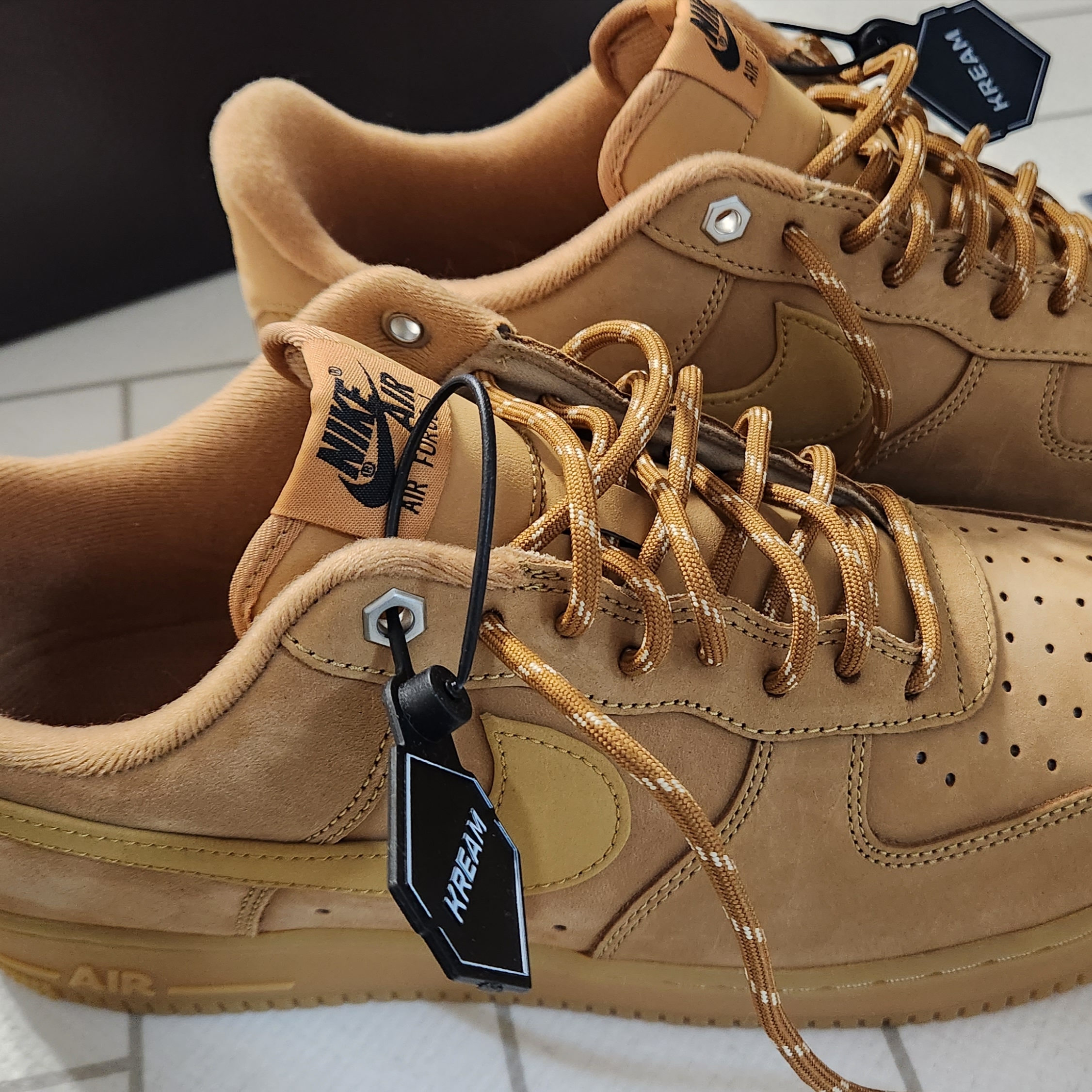Nike Air Force 1 '07 WB Flax 착용 스타일