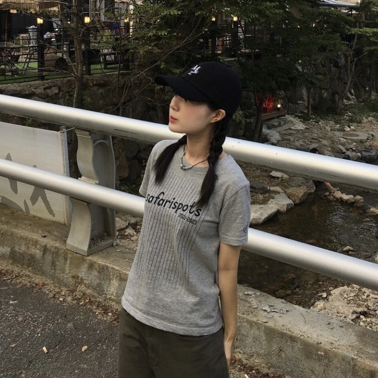 Safarispot Women 1/2 Safarispots Magazine Tee Gray 착용 스타일 - 2