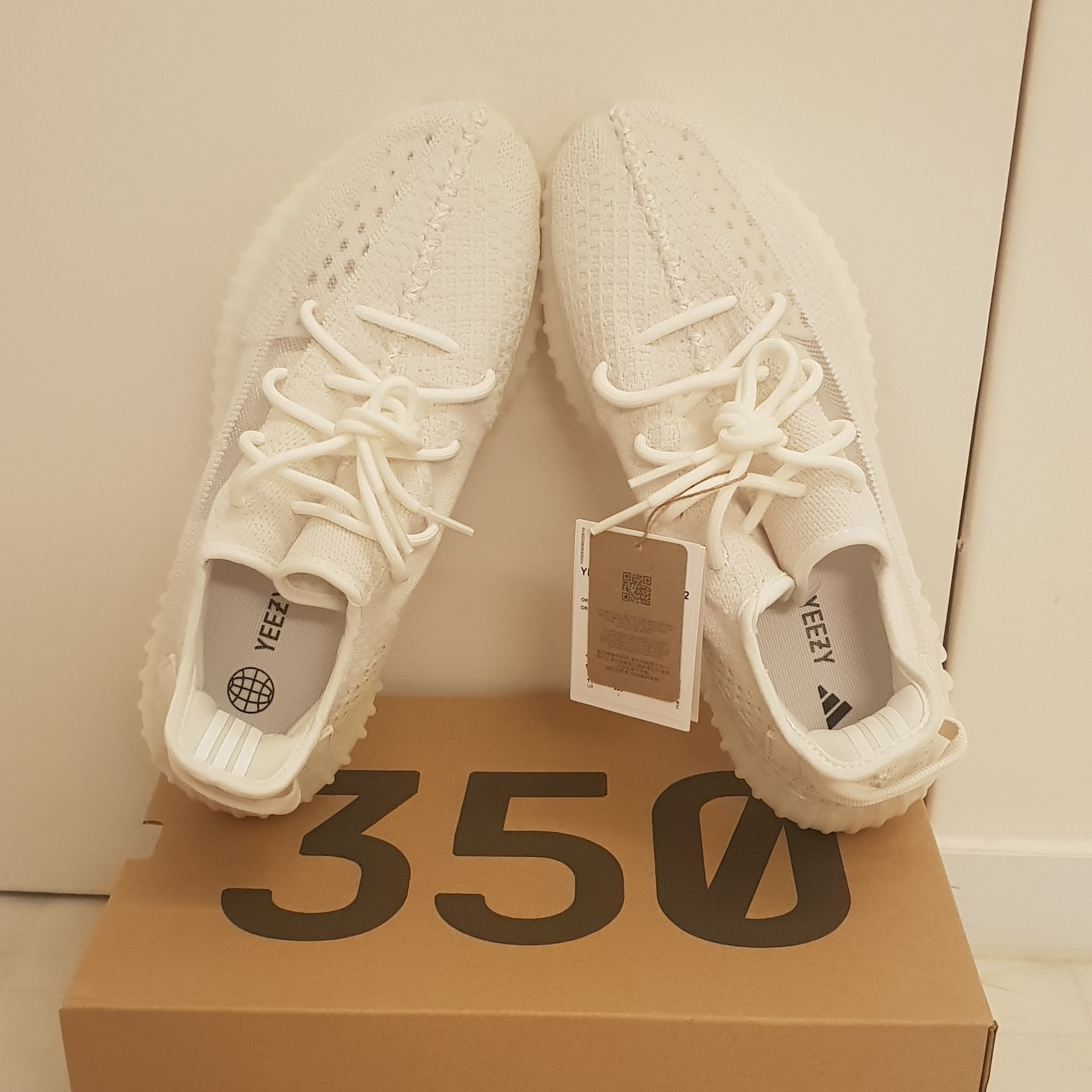 Adidas Yeezy Boost 350 V2 Bone 착용 스타일 - 2