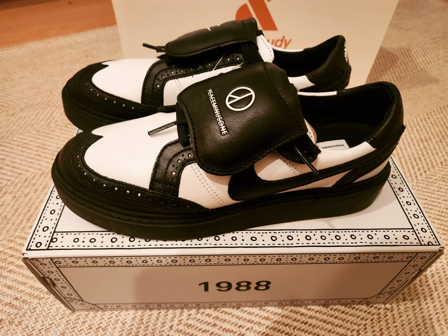 Nike x Peaceminusone Kwondo1 Black and White 착용 스타일 - 1