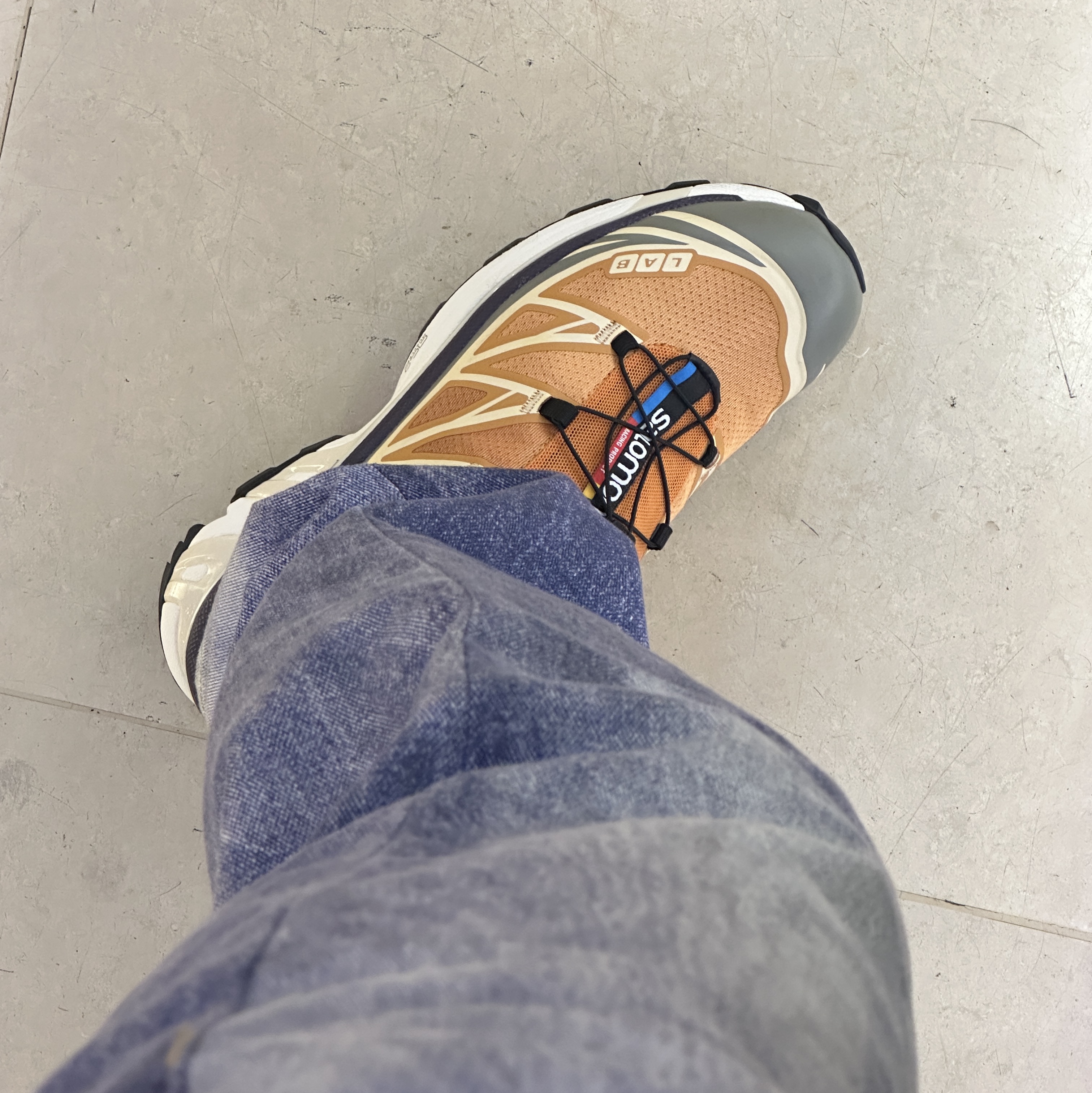 Salomon XT-6 Apricot Buff 착용 스타일