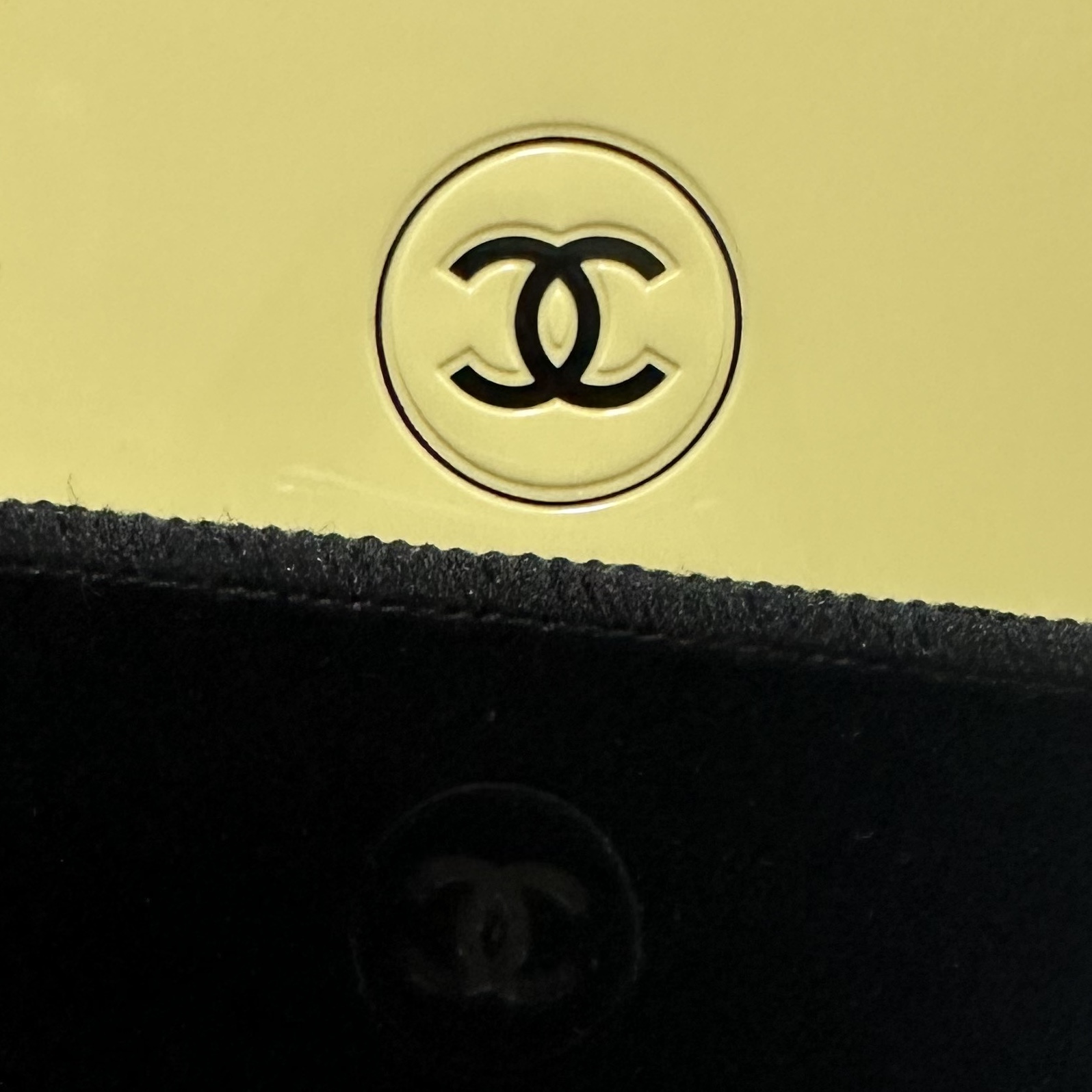 Chanel Codes Couleur Limited Edition Miroir Double Facettes 129 Ovni 착용 스타일