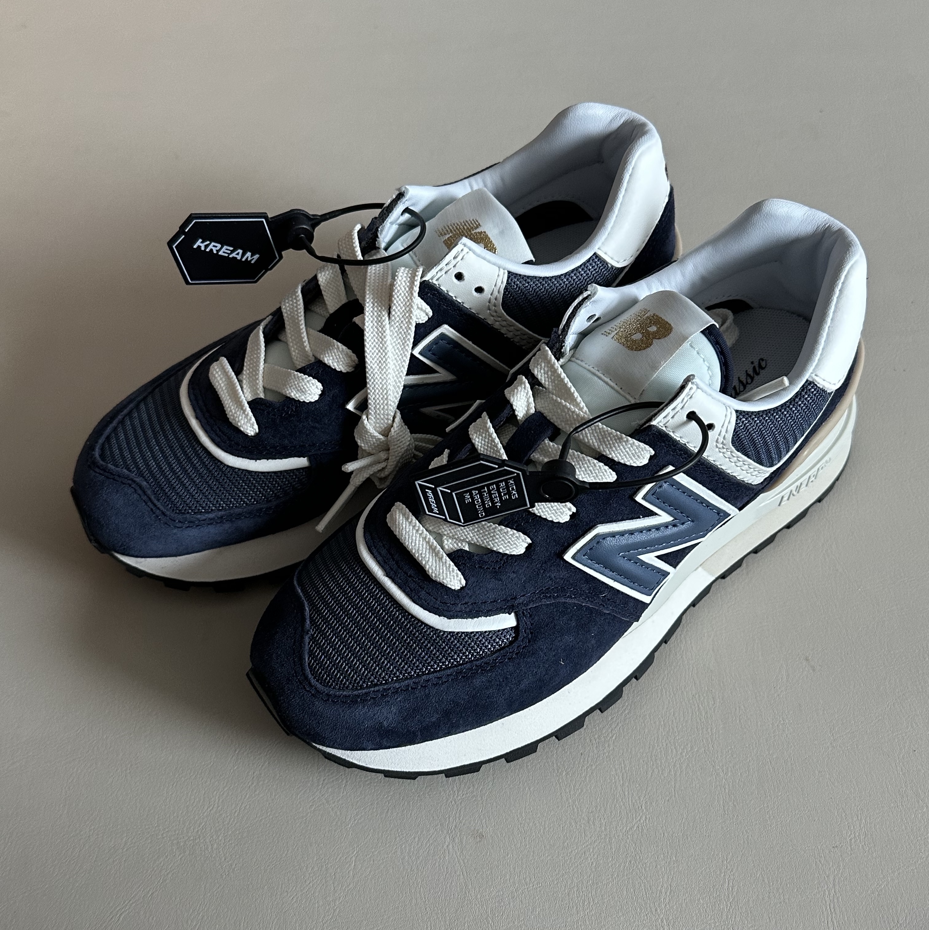 New Balance 574 Legacy Navy 착용 스타일
