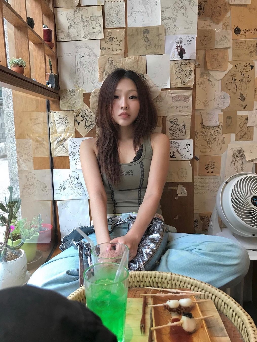 Darling You're Bad Women Lace Printed Sleeveless Tanned Khaki, Darling You're Bad Women Lace Printed Sleeveless Off White 착용 스타일 - 1