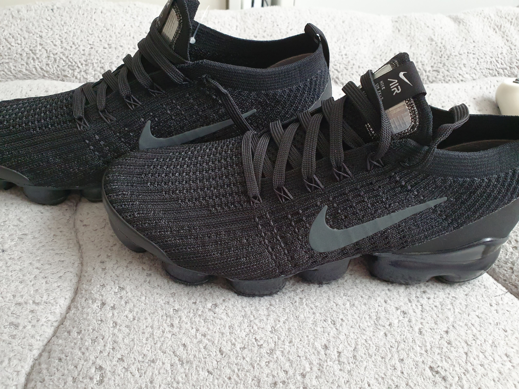 Nike Air VaporMax Flyknit 3.0 Triple Black 착용 스타일 - 2