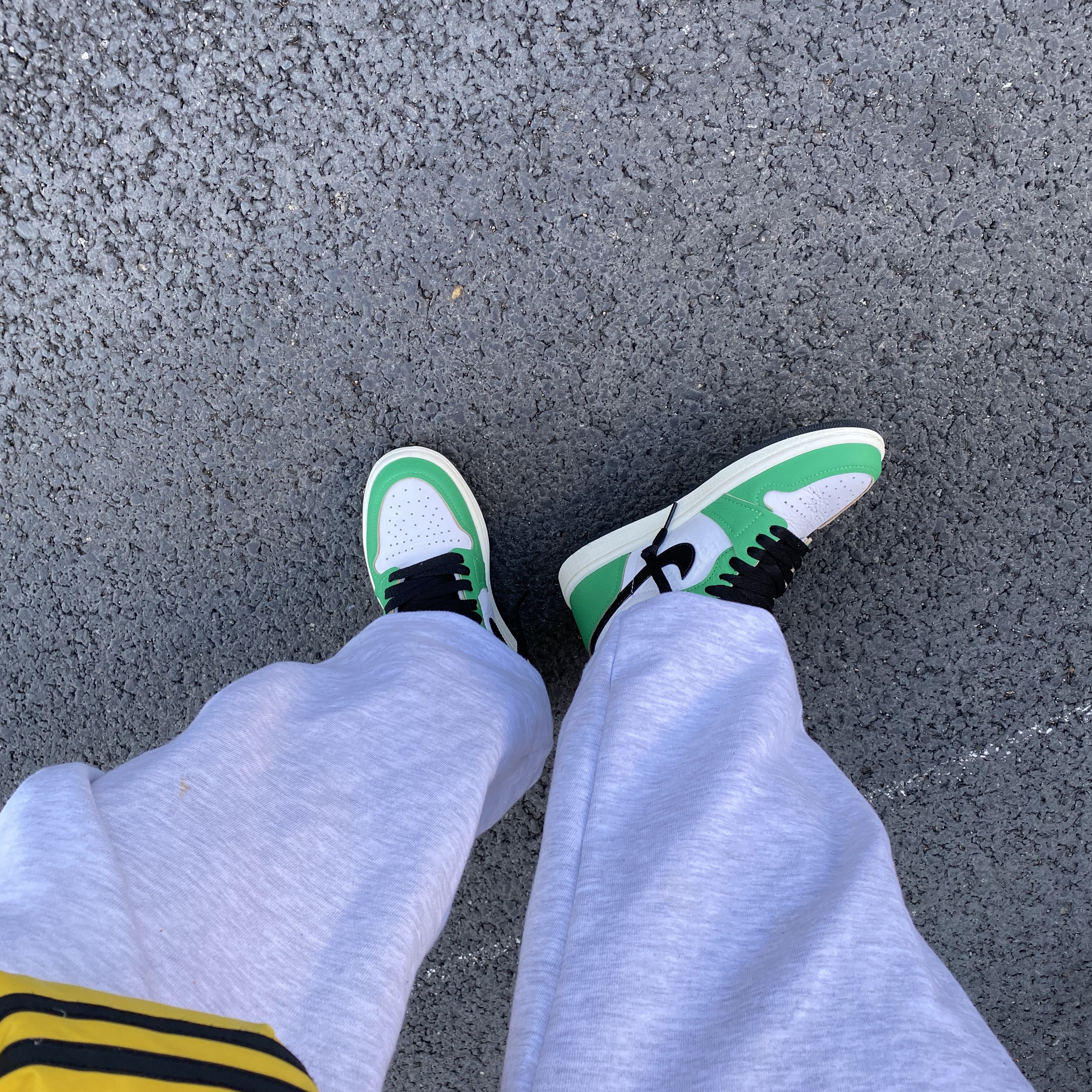 (W) Jordan 1 Retro High OG Lucky Green 착용 스타일 - 1