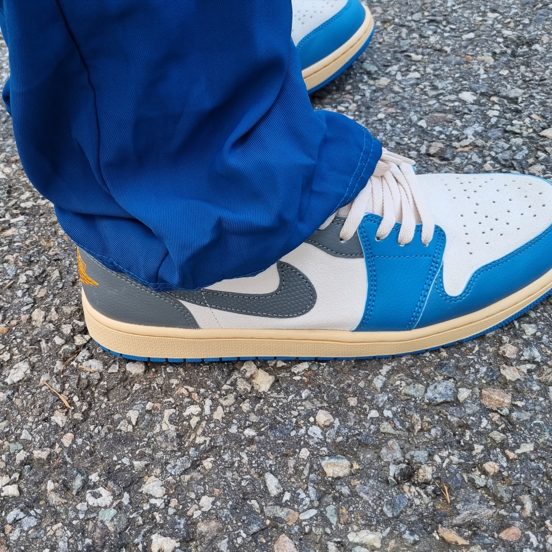 Jordan 1 Low SE Tokyo 96 착용 스타일 - 1