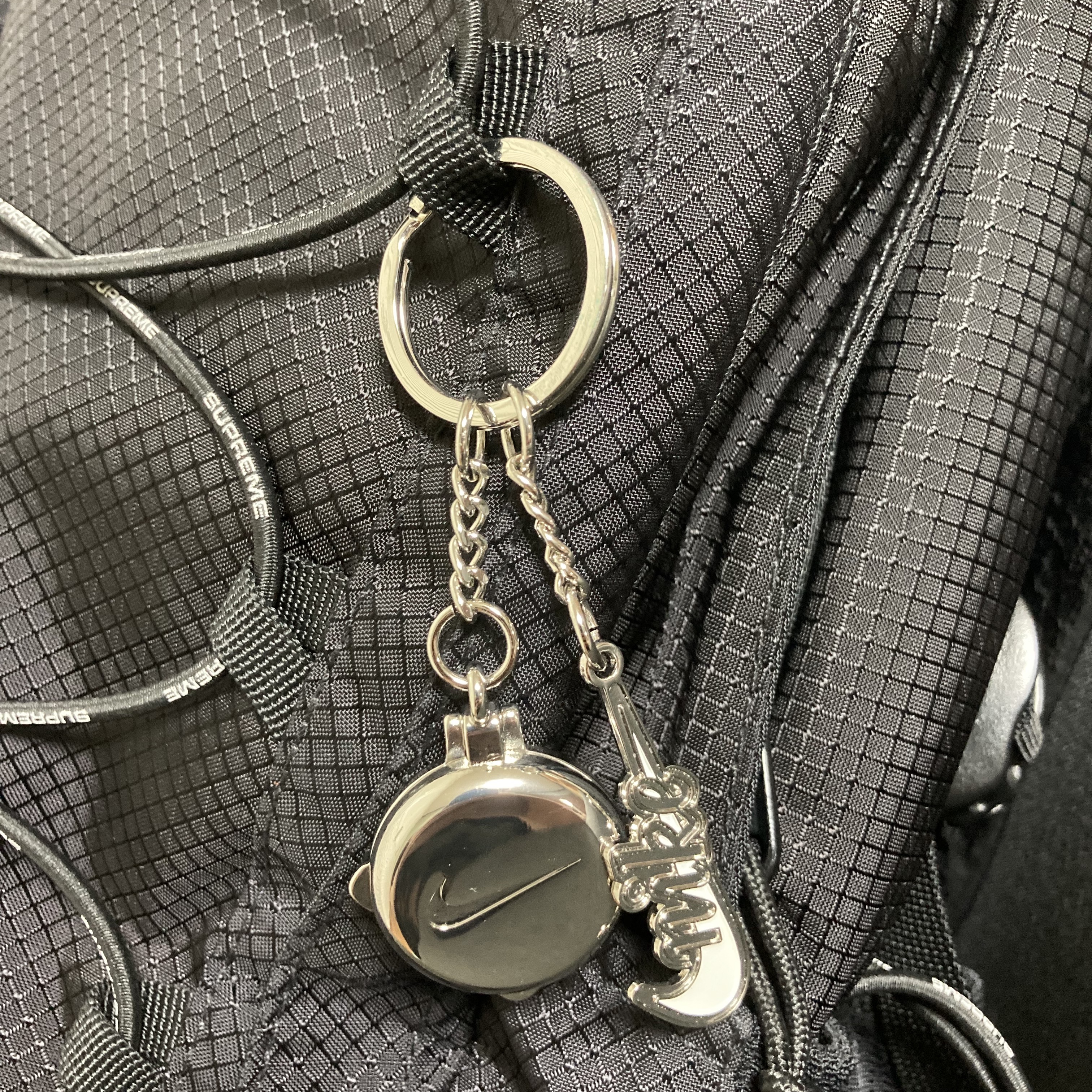 Nike 50th Anniversary Special Keyring Set, Supreme Backpack Black - 22SS 착용 스타일