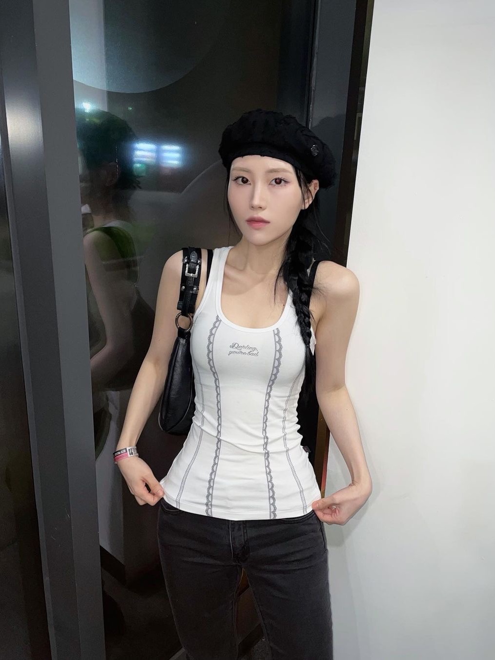 Darling You're Bad Women Lace Printed Sleeveless Off White, Darling You're Bad Women Lace Printed Sleeveless Tanned Khaki 착용 스타일 - 1