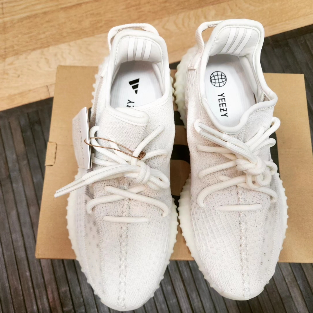 Adidas Yeezy Boost 350 V2 Bone 착용 스타일 - 4