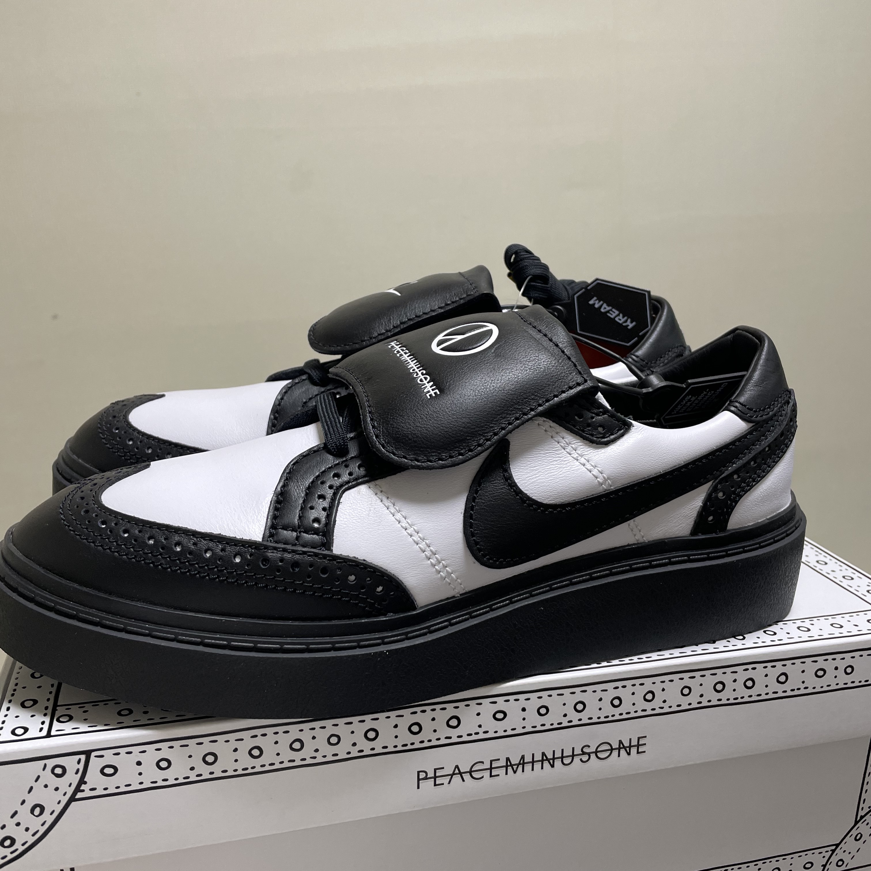 Nike x Peaceminusone Kwondo1 Black and White 착용 스타일 - 1