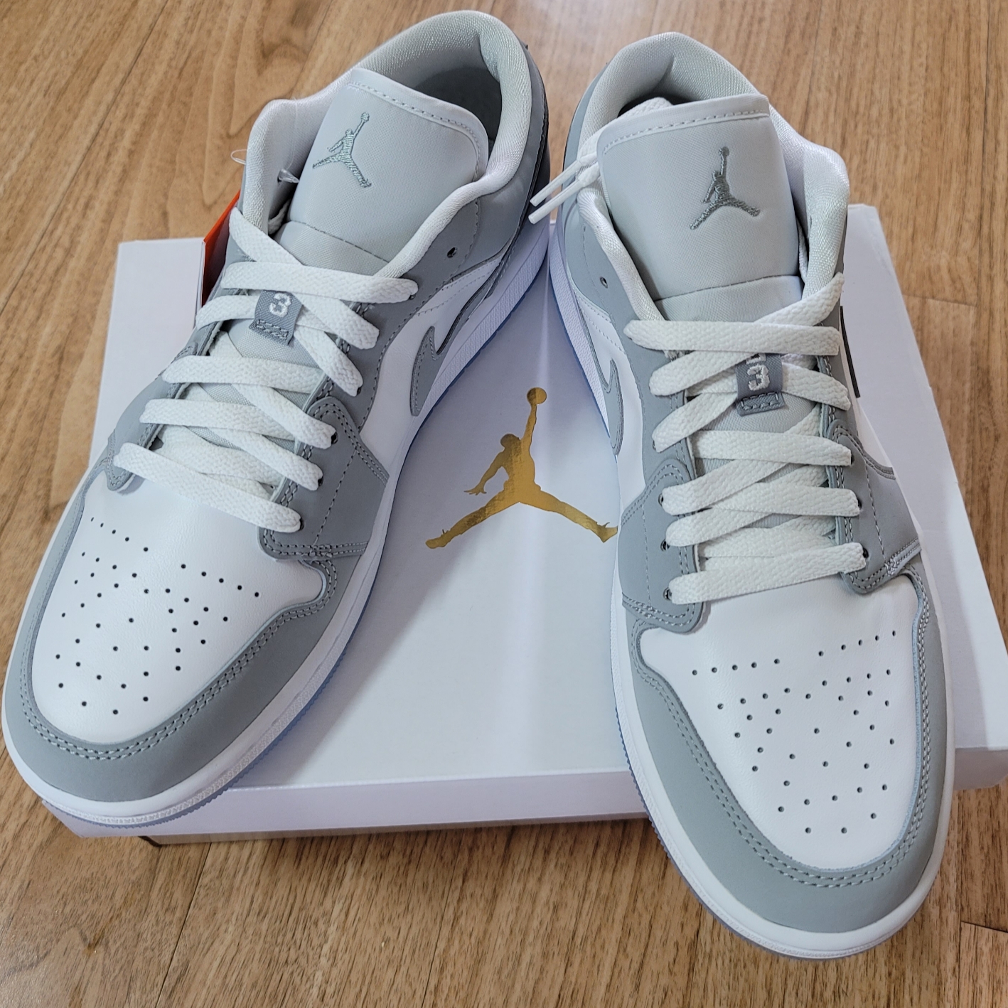 (W) Jordan 1 Low White Wolf Grey 착용 스타일 - 1