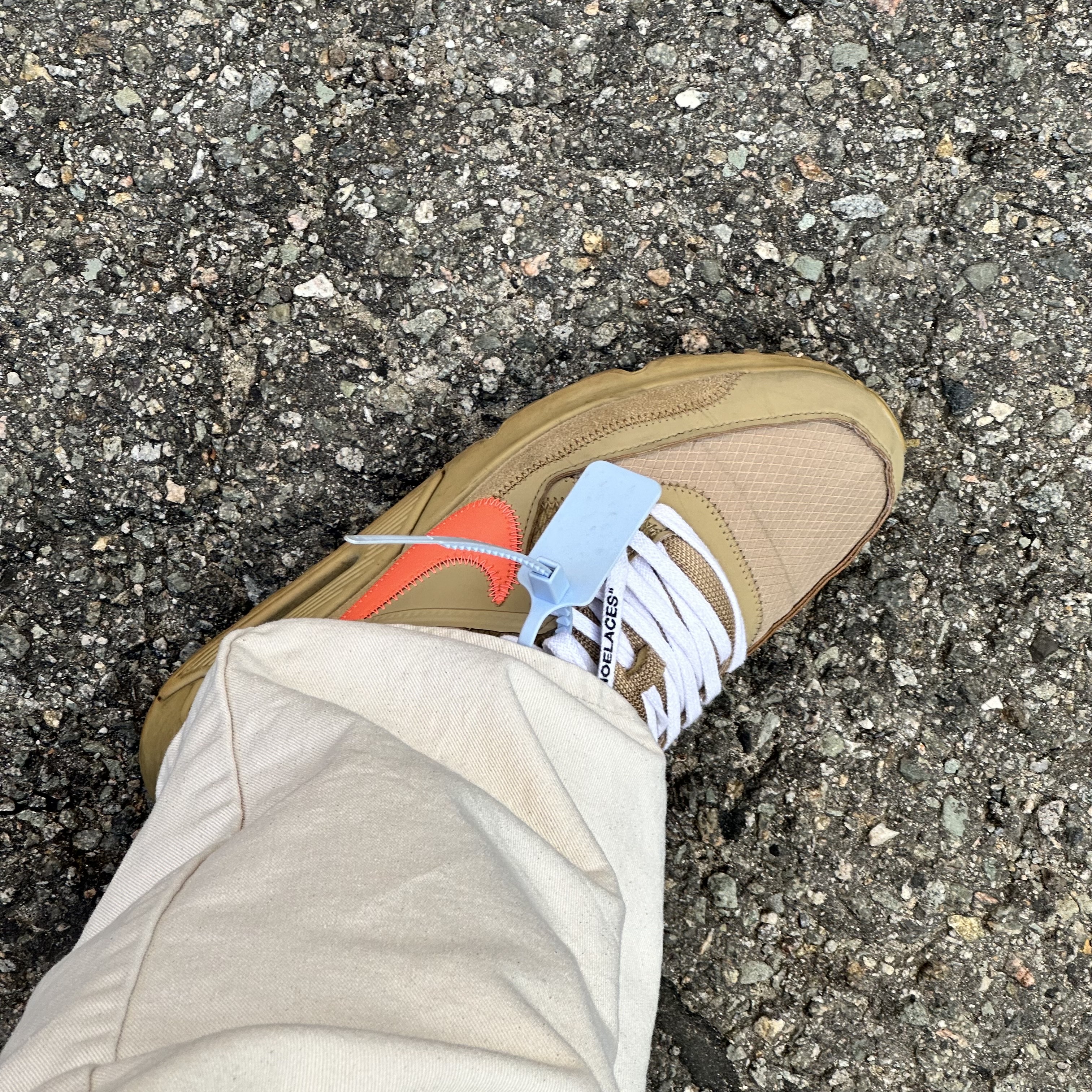 Nike x Off-White Air Max 90 V2 Desert Ore 착용 스타일
