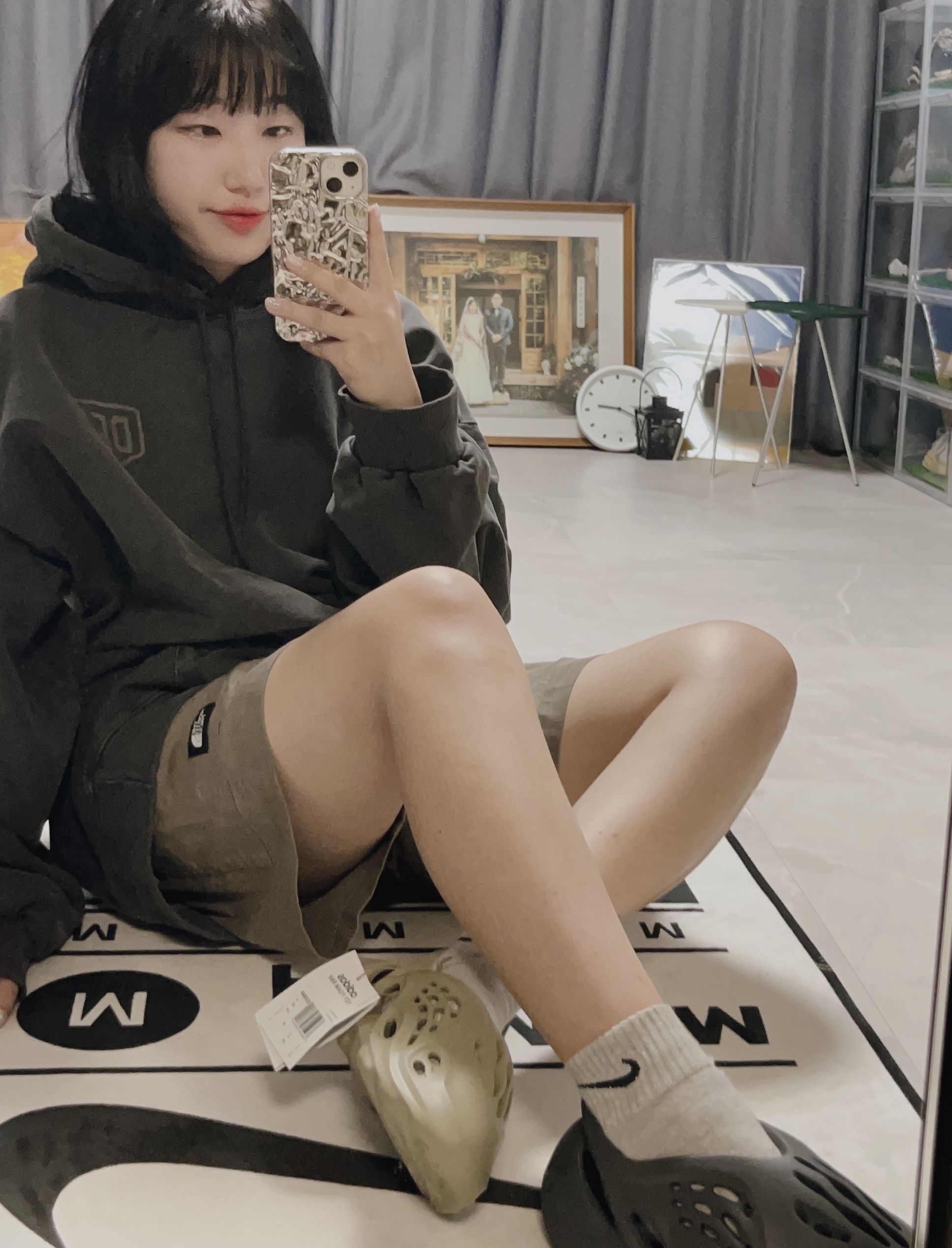 Adidas Yeezy Foam RNNR Stone Salt, Deus Ex Machina Seoul Address Hoodie Black 착용 스타일 - 3