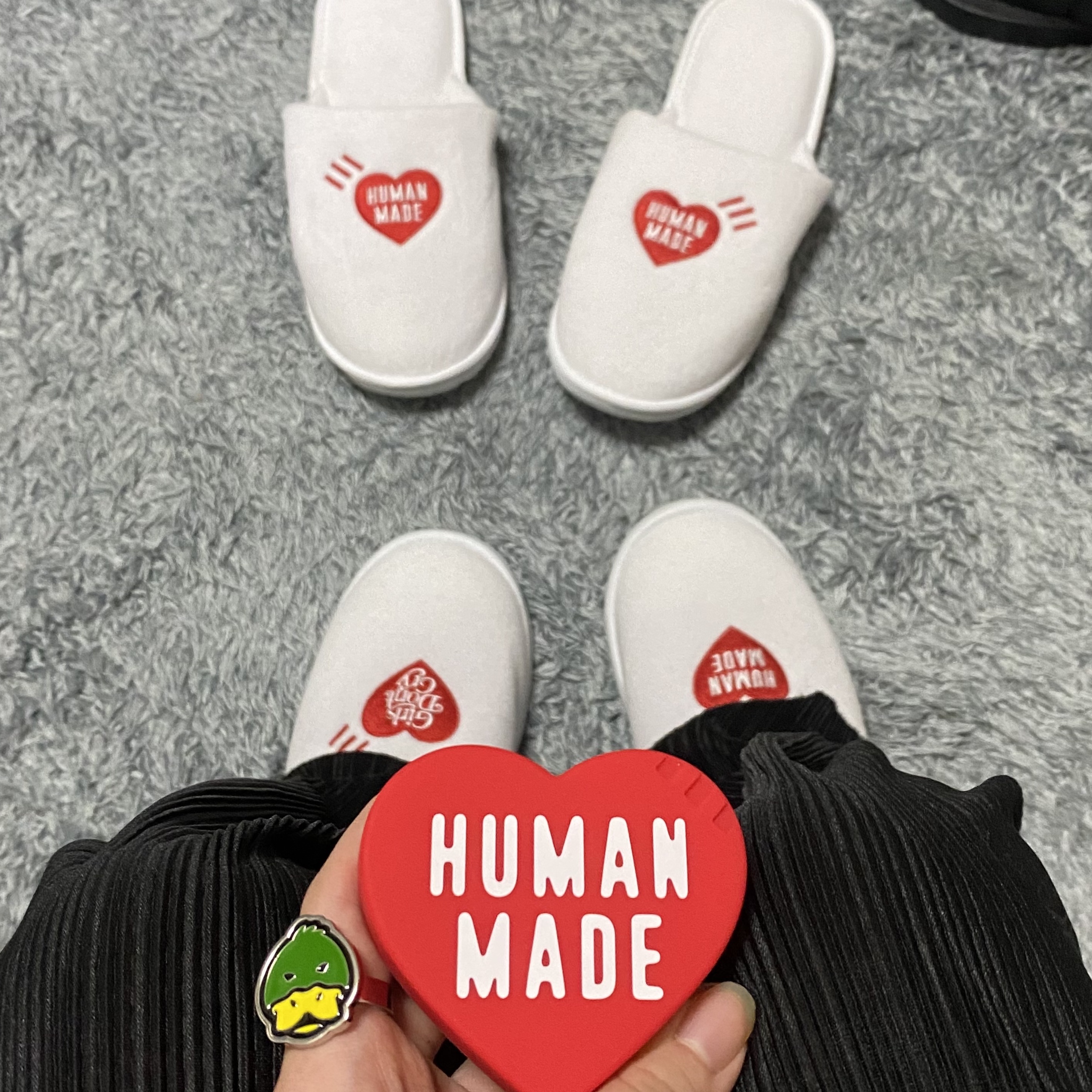 Human Made Scalp Brush Kenzan By Uka Regular Red, Human Made x Verdy Girls Don't Cry Room Slippers Red 착용 스타일