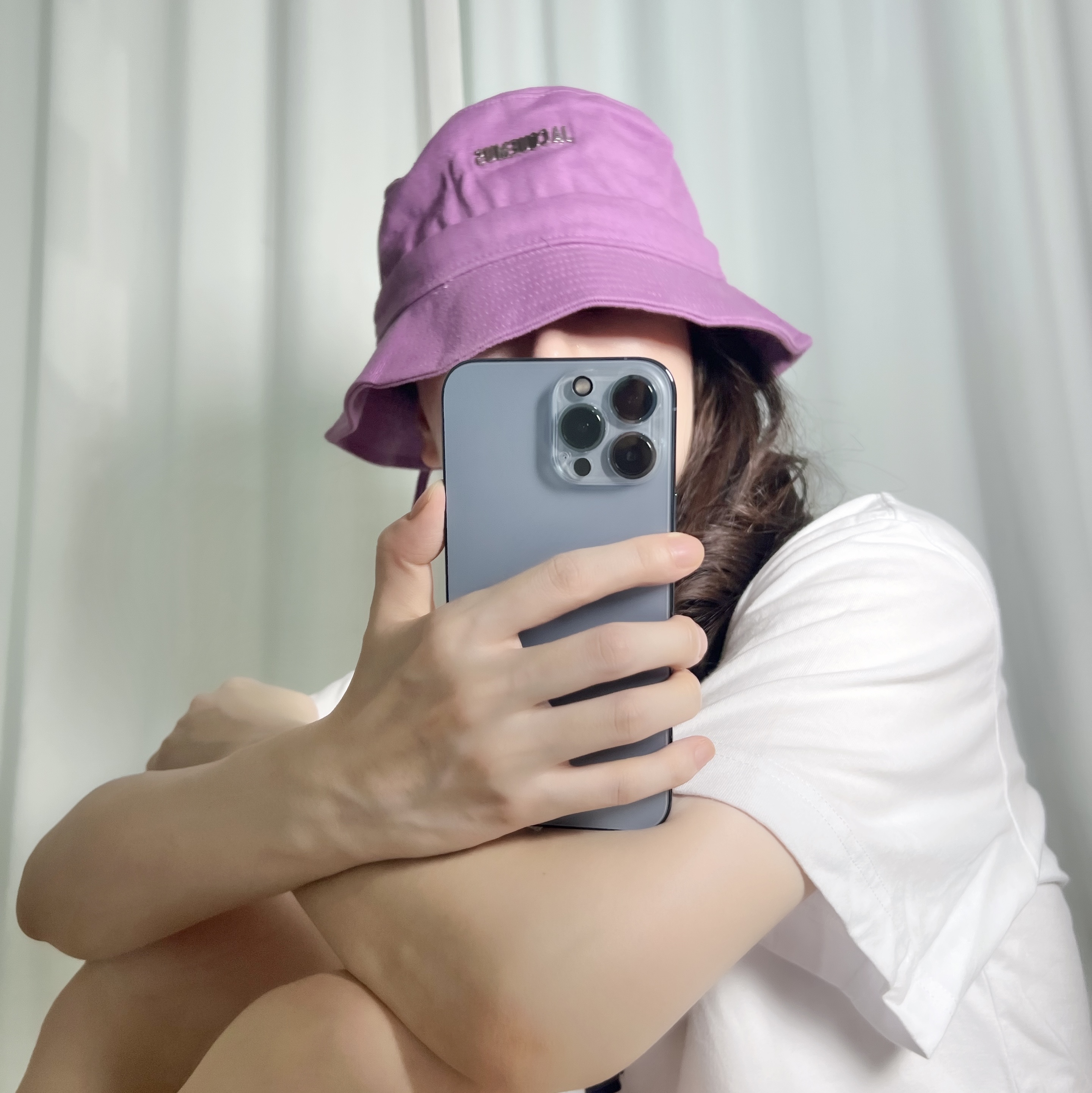 Jacquemus Le Bob Gadjo Knotted Bucket Hat Lilac 착용 스타일 - 2