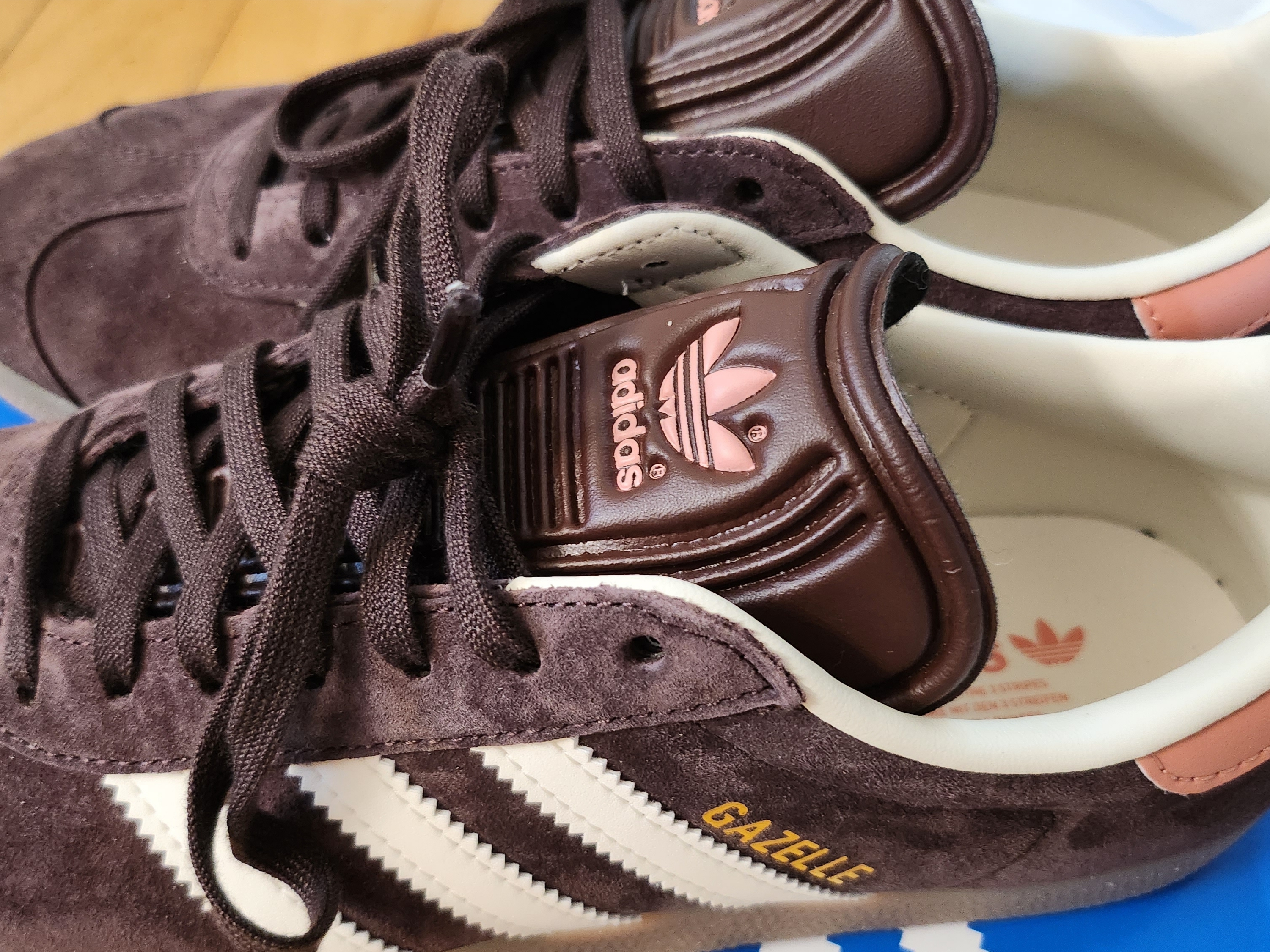 (W) Adidas Gazelle Shadow Brown 착용 스타일