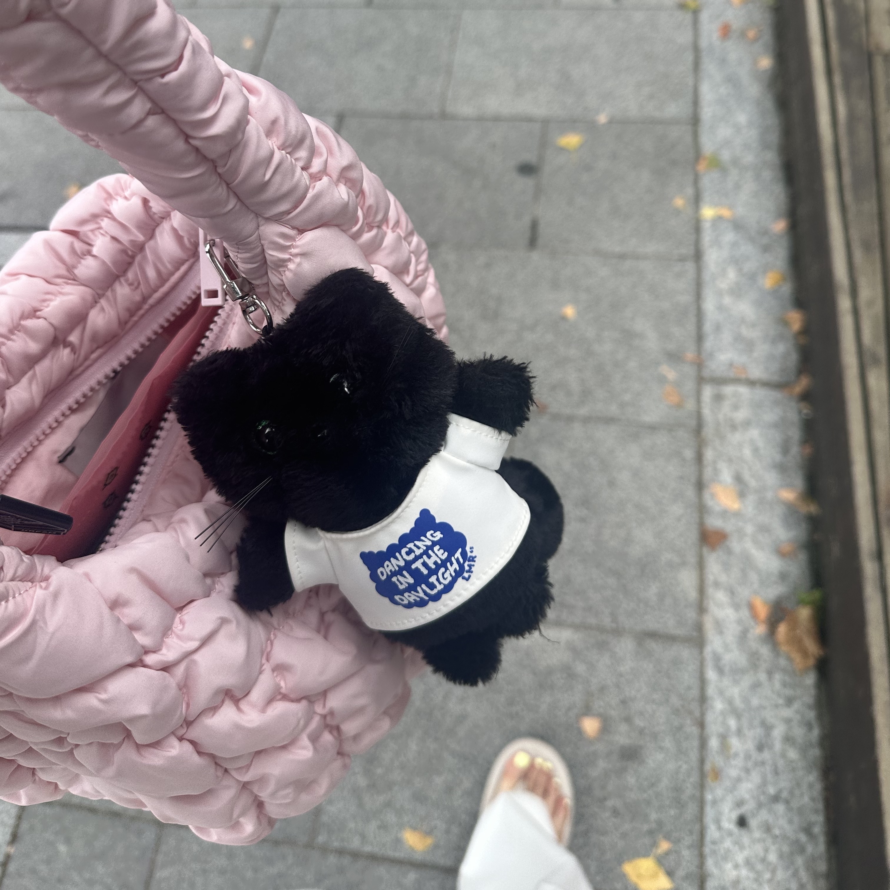 COS Quilted Mini Bag Pink 착용 스타일